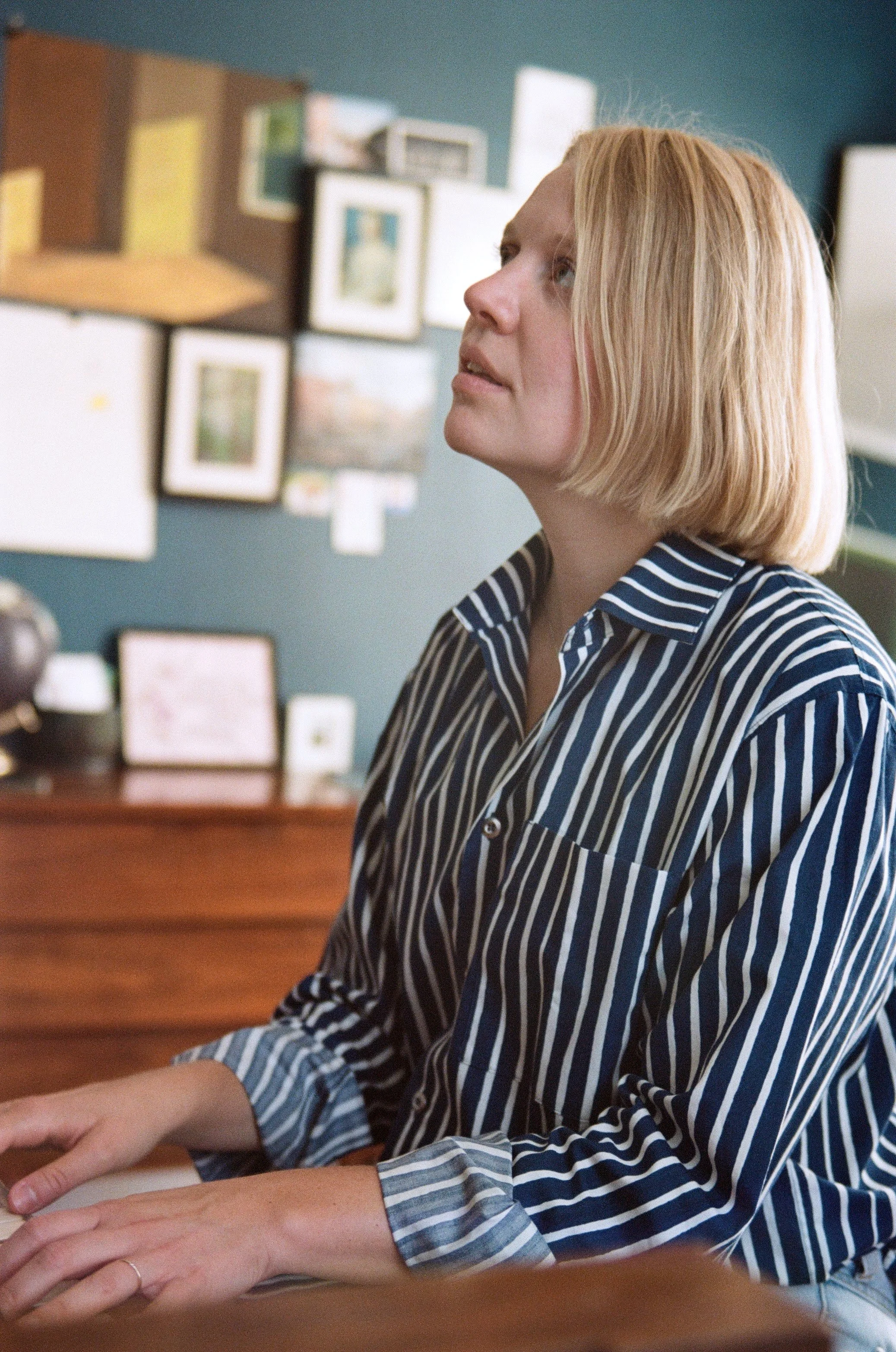 Singer teaching a beginner voice lesson