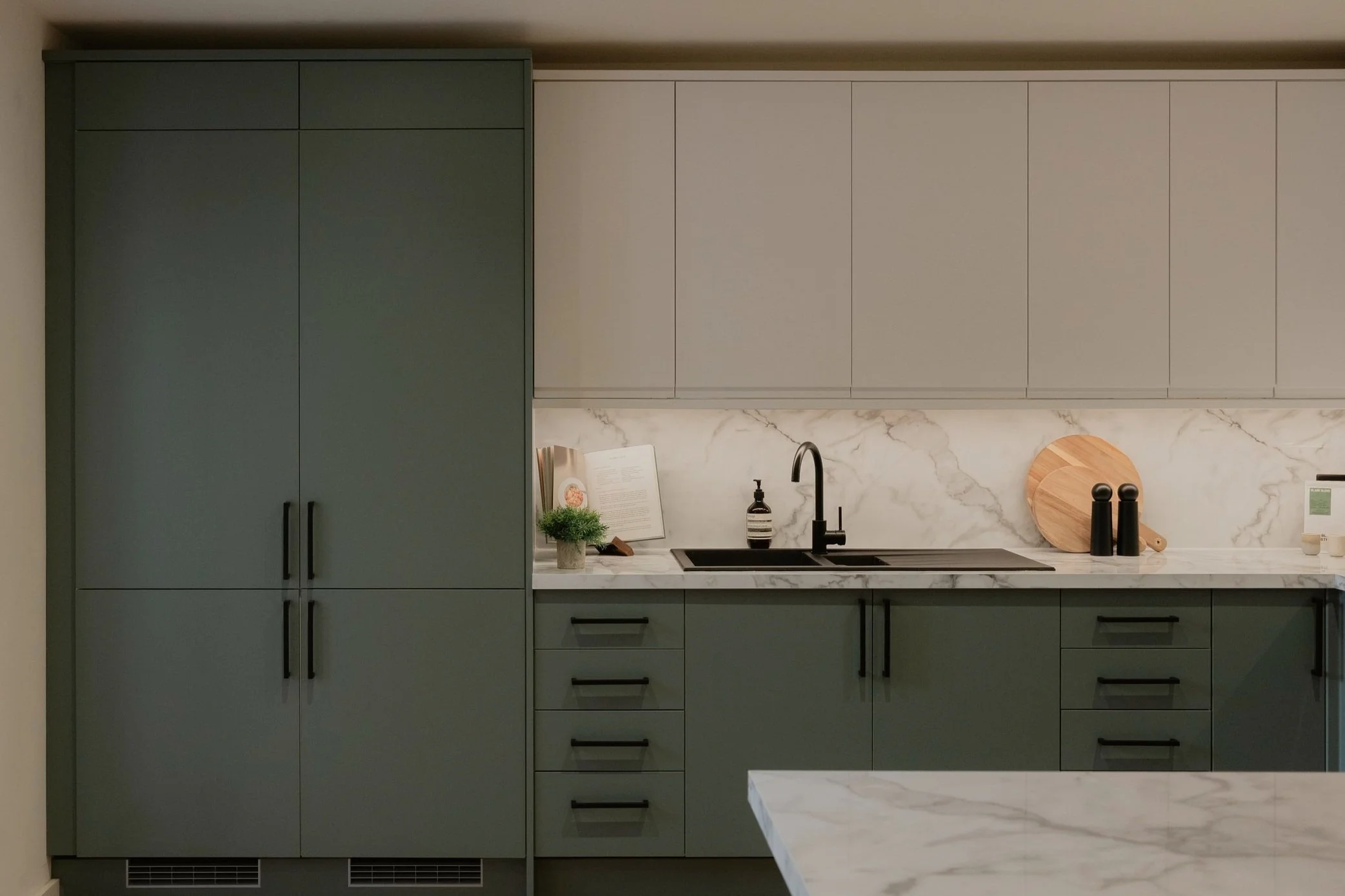 Chaise Property_Kitchen_075.jpg