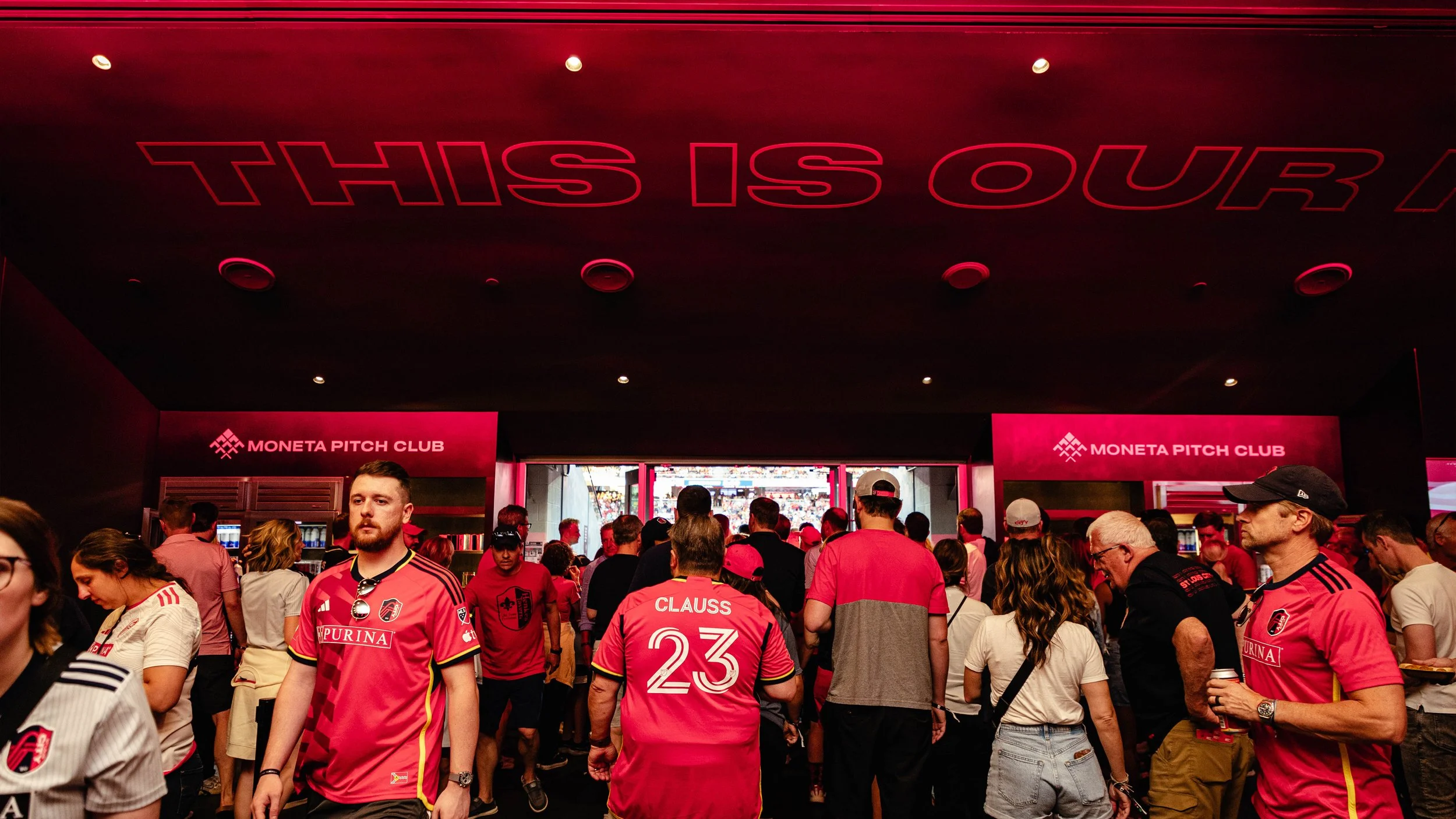 Inside Moneta Pitch Club pre-match