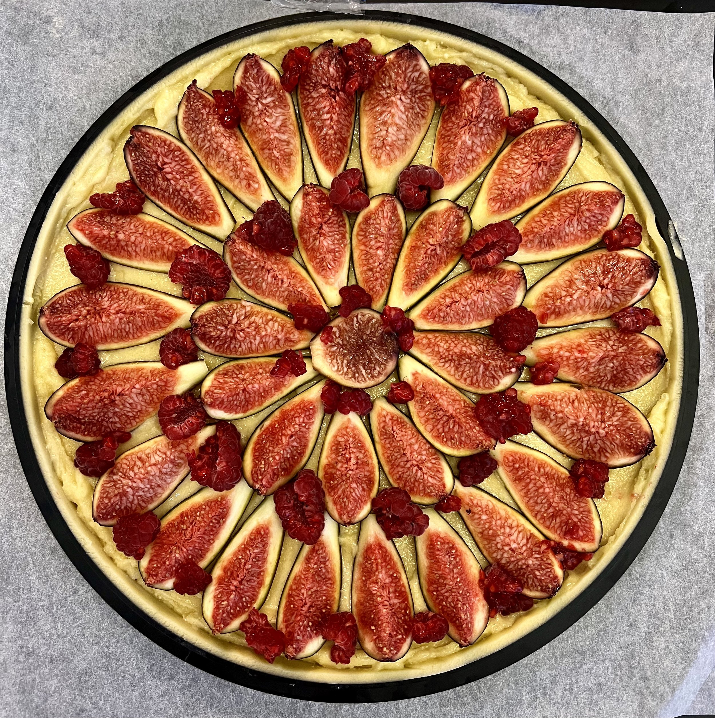Fig and raspberry tart with almond cream