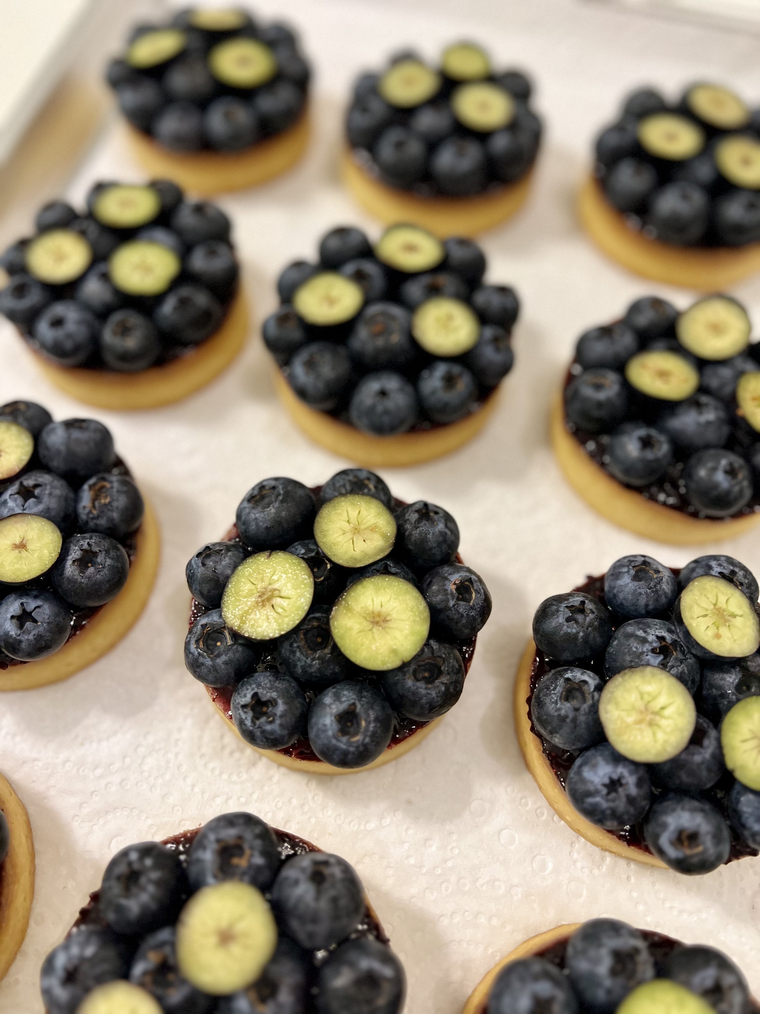 Tartelettes aux myrtilles - blueberry tarts with pâte sucrée, vanilla crème pâtissière, blueberry confit, fresh blueberries