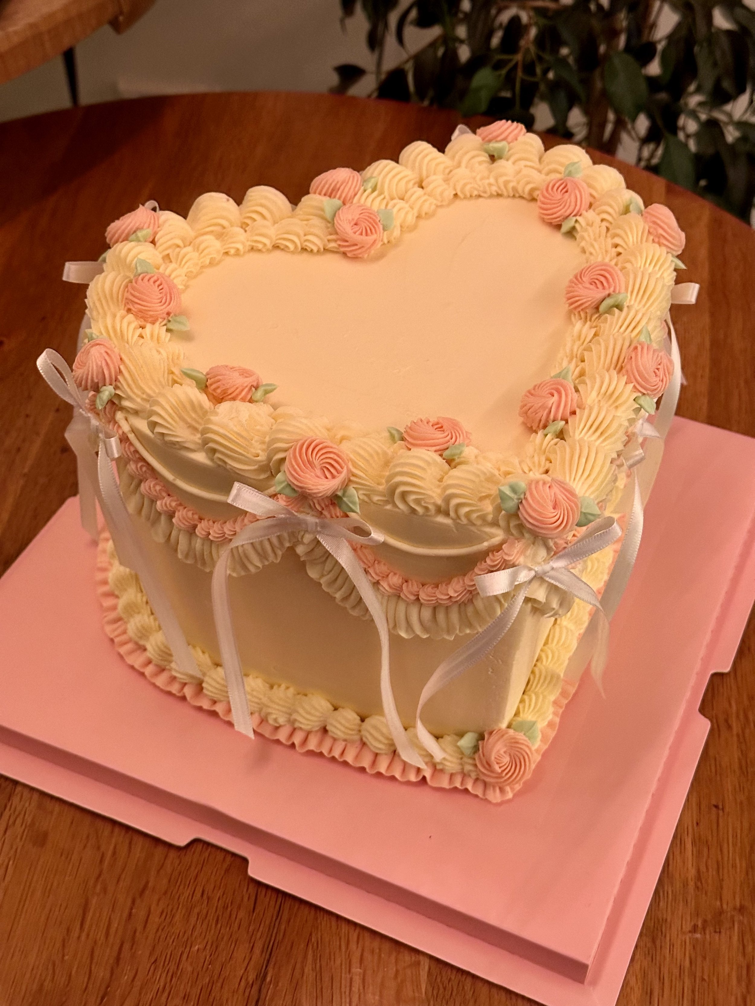 Vintage style birthday cake - Earl Grey pound cake, ganache and vanilla Swiss meringue buttercream