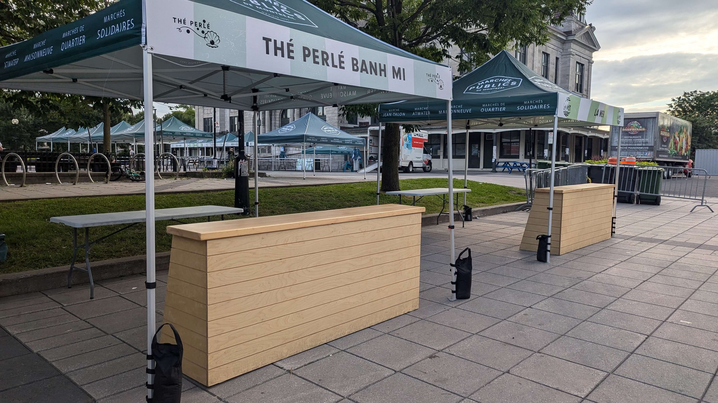 kiosque comptoir exterieur en bois evenementiel.jpg