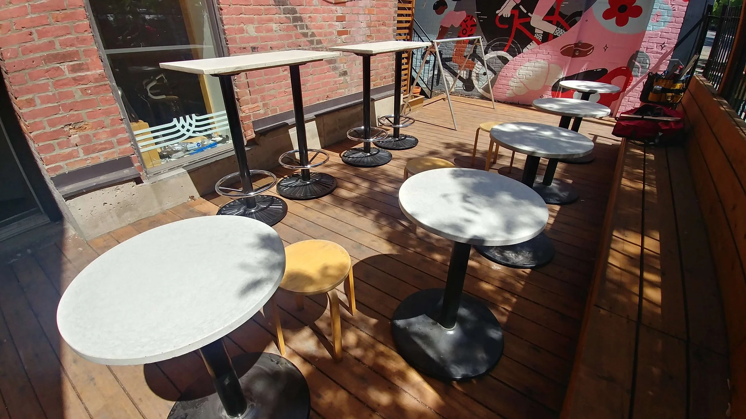 tables beton sur socles sur mesure exterieur bar sur mesure.jpg
