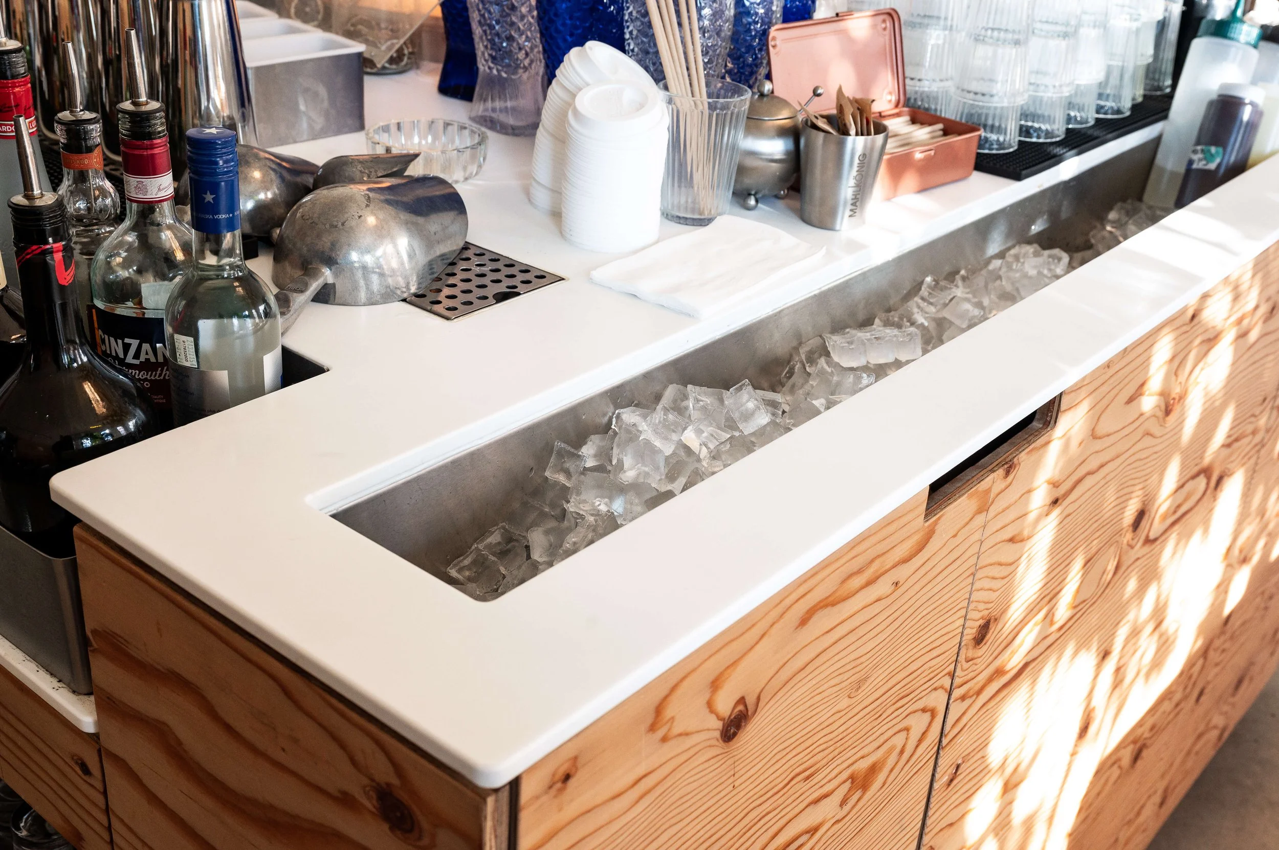 mobilier sur mesure personnalisé bac a glace café restaurant.jpg
