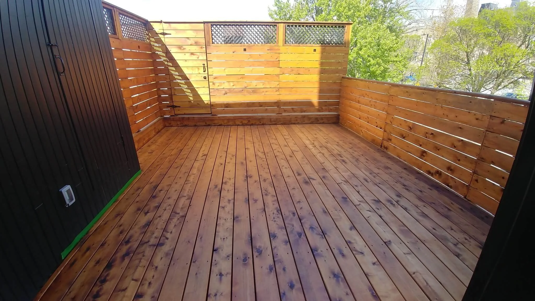 amenagement terrasse exterieure en bois cloture.jpg