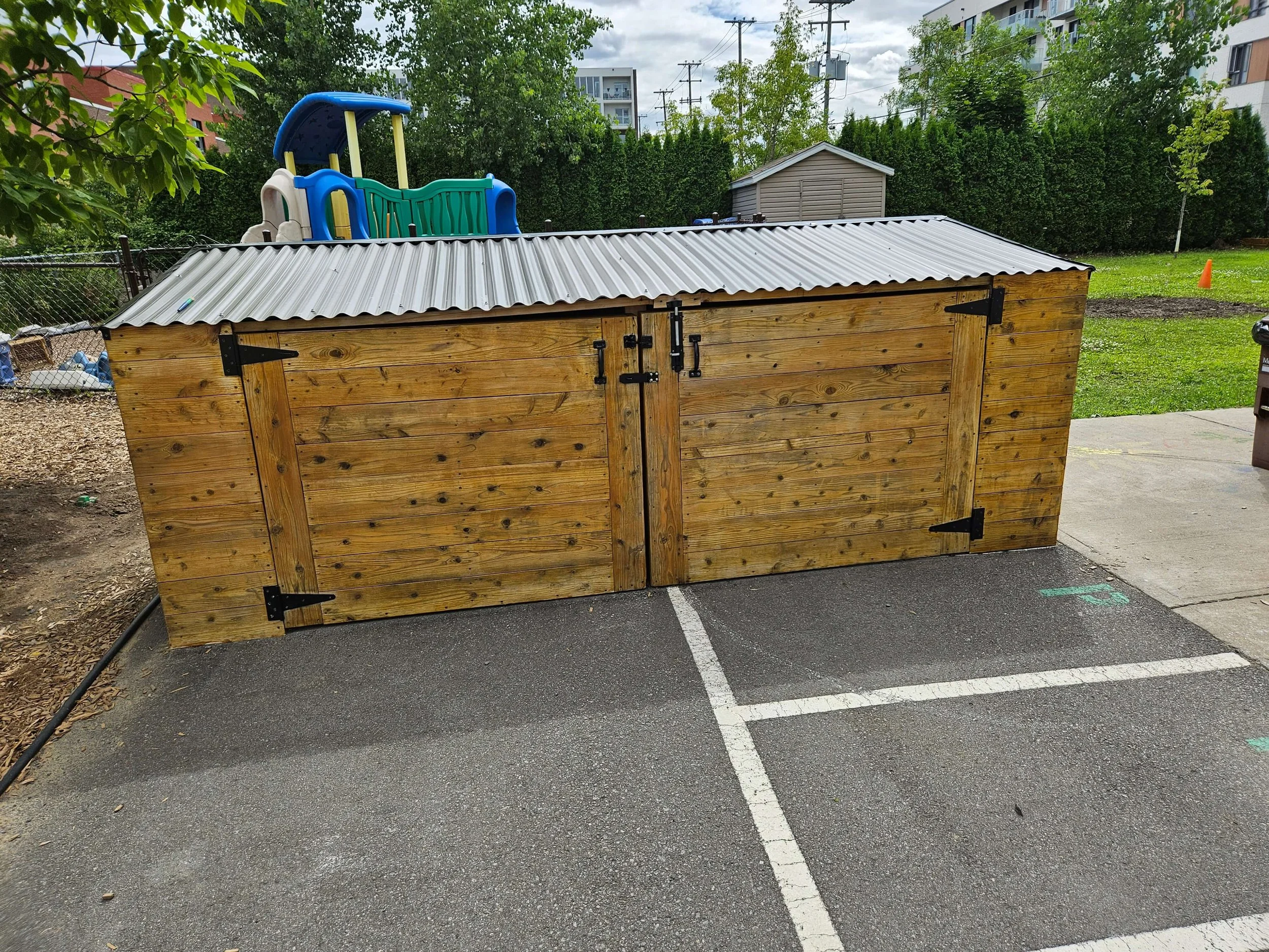 amenagement exterieur en bois sur mesure residentiel commercial (4).jpg