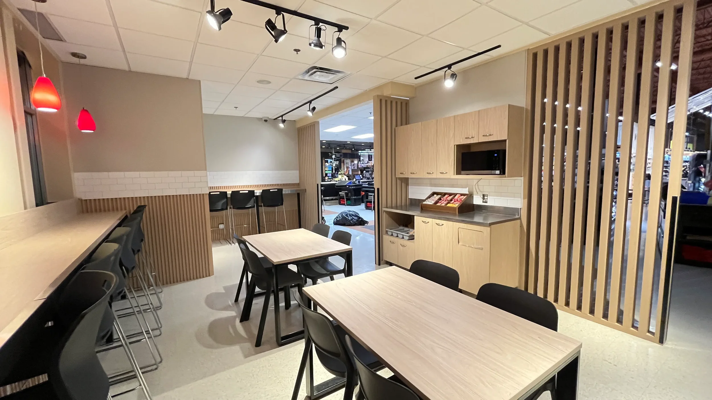 cuisine commerciale amenagement meubles bois cafeteria employes.webp