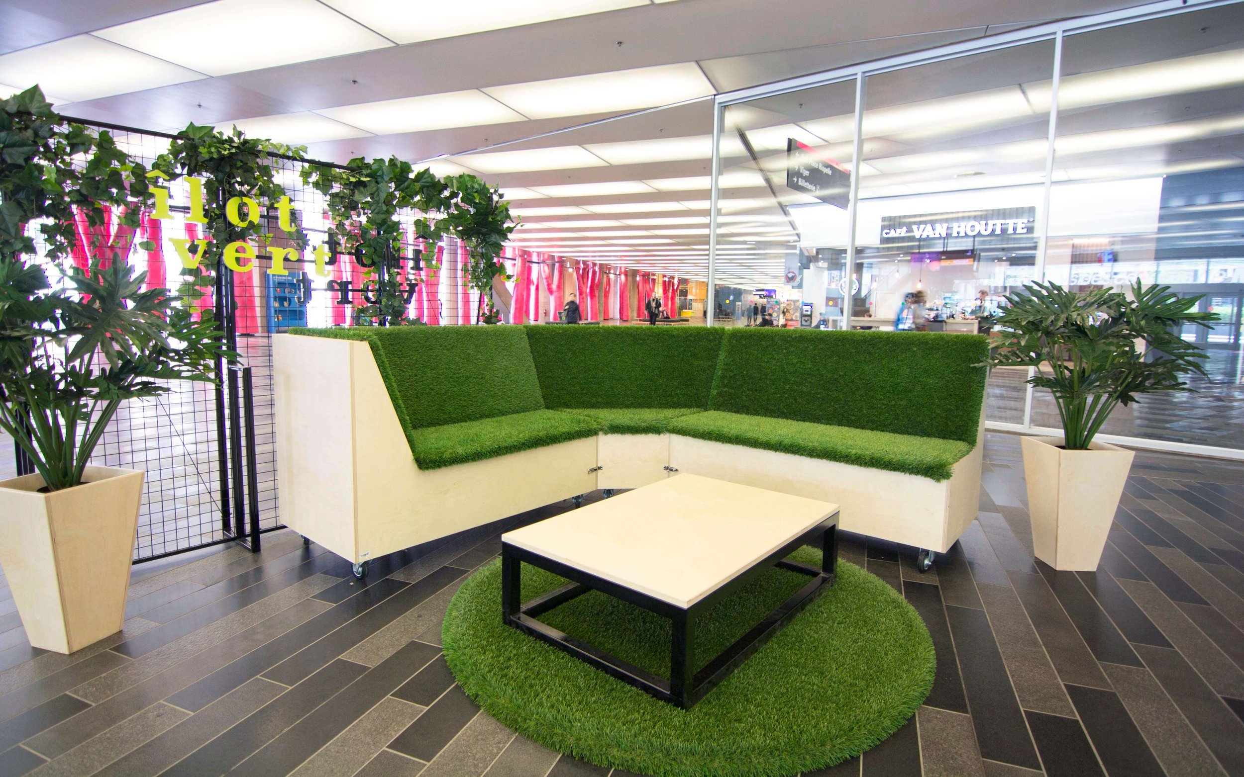 kiosque evenementiel ilot vert en bois sur mesure.jpg