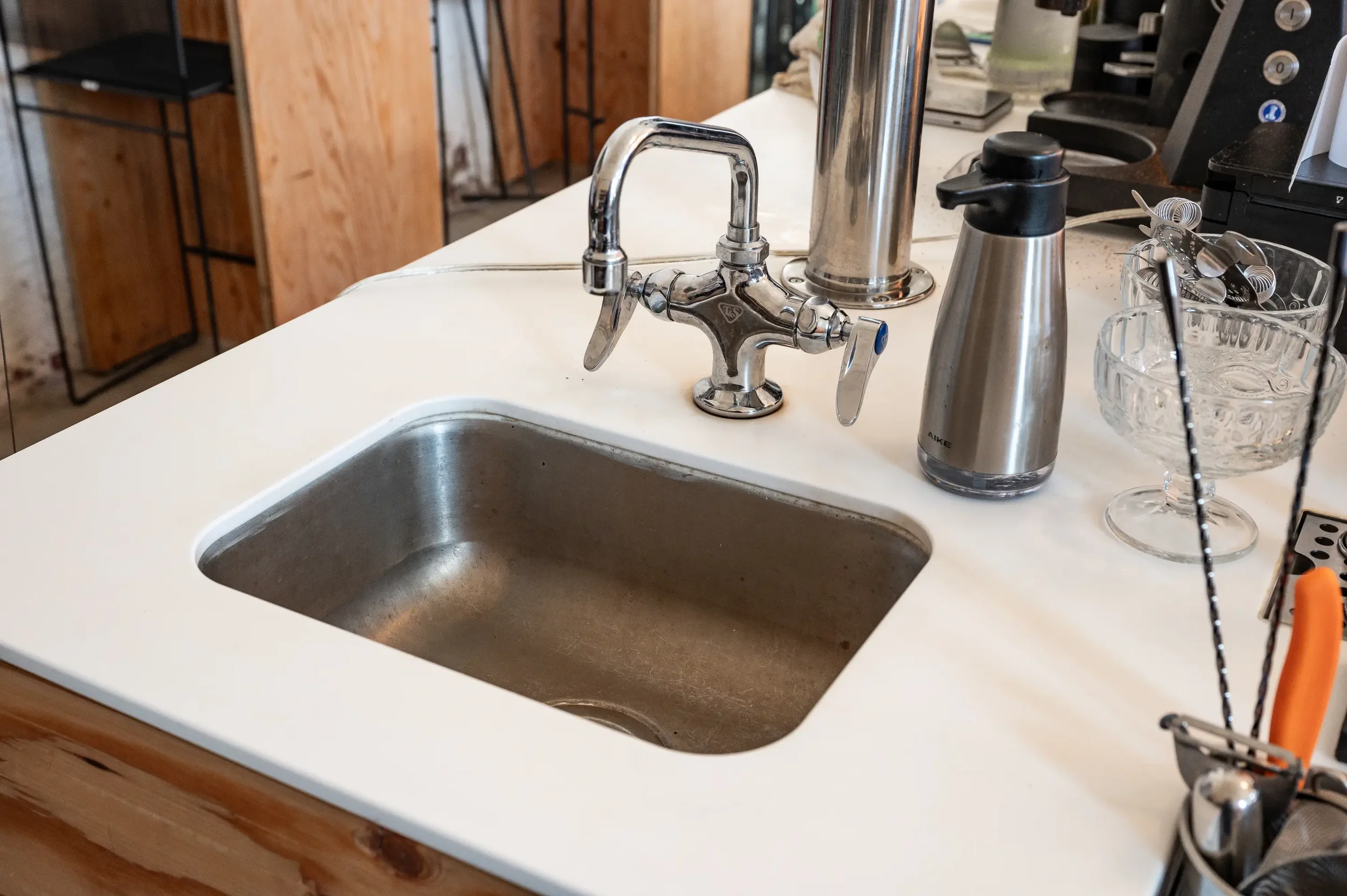 meubles en comptoir evier rangement amenagement cuisine commercial restaurant.webp