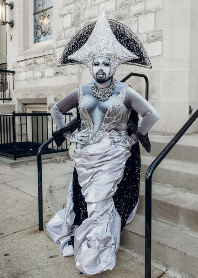 Eric Jaffe in custom Barrymores Look, designed and airbrushed by Miss Thing, constructed by Sabine Strosser and Edith Poussard, 2025.