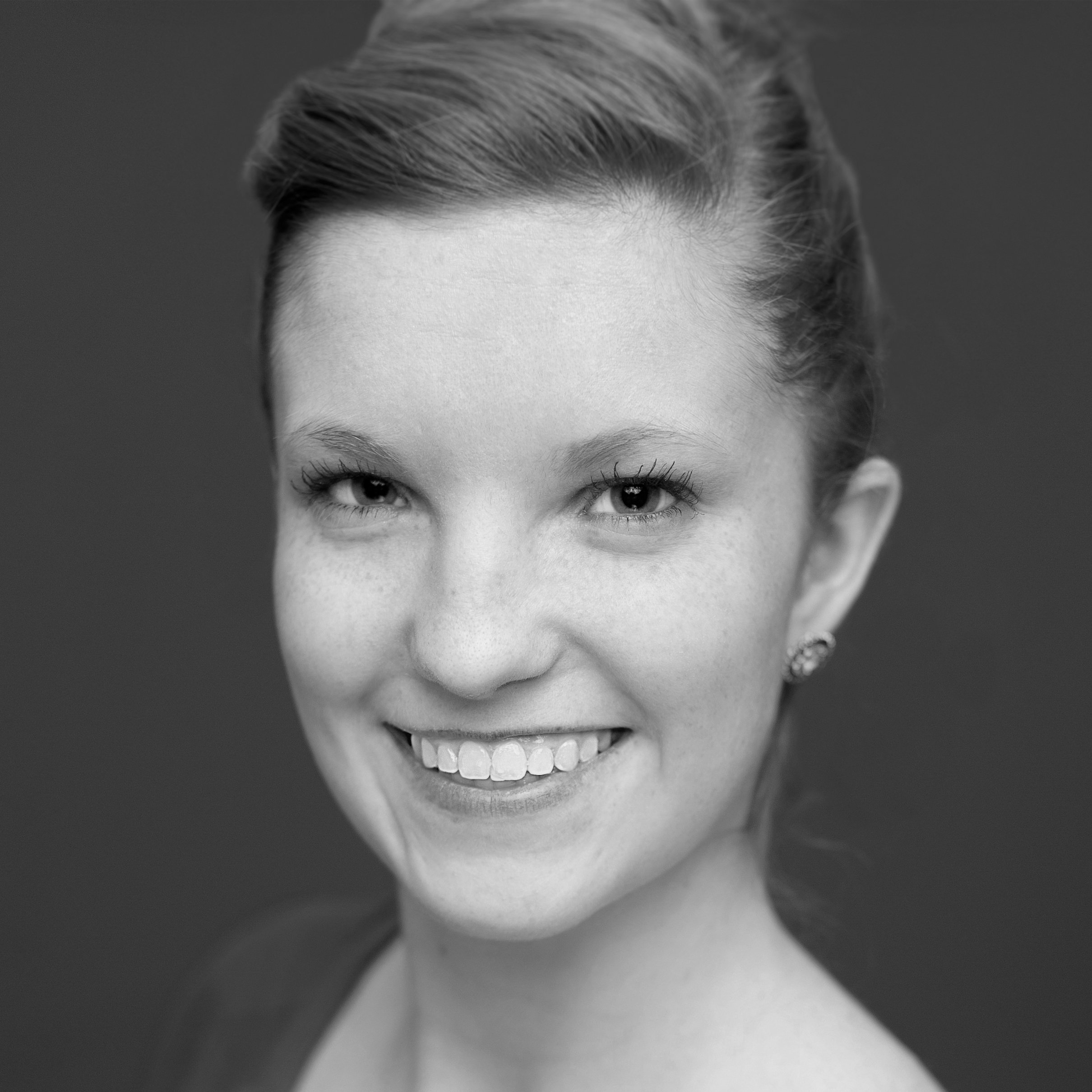 B&W Headshot Niki Kapanka