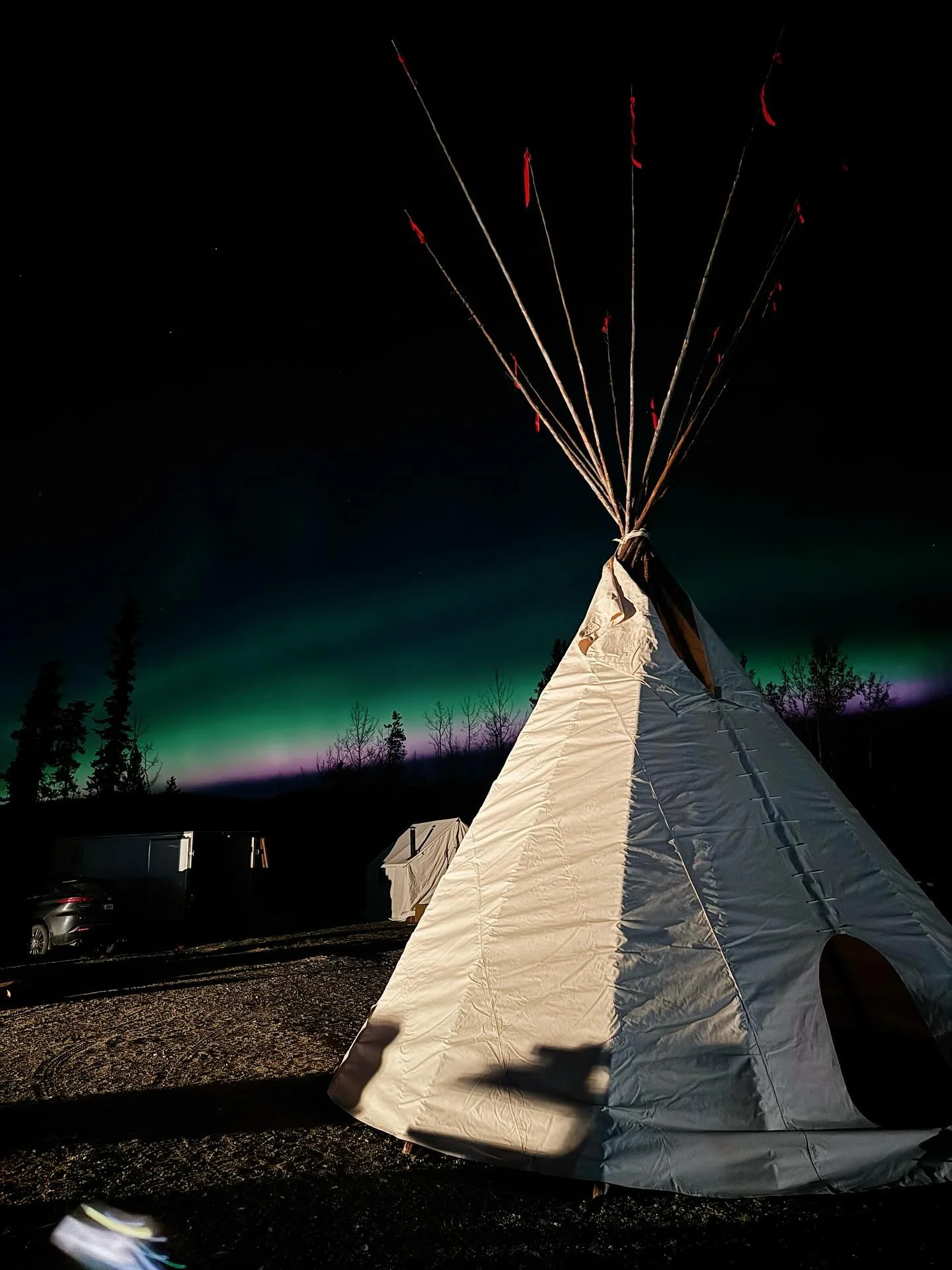 Life is a Ceremony 💫
The Northern Lights remind us to find beauty in everyday moments. Circle chats remind us to stay connected and reach out to loved ones. Being in nature reminds us of the four elements that keep us alive. Ceremony reminds us of o