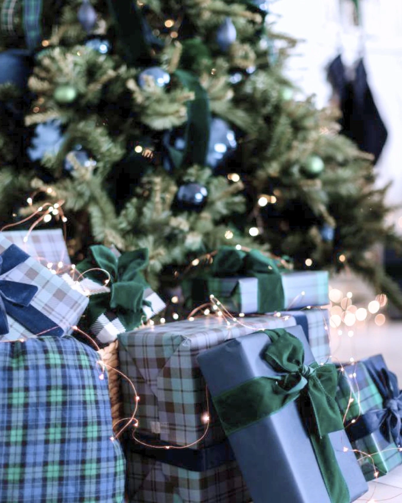 There&rsquo;s something magical about the holidays&hellip; cozy textures, twinkling lights, and gathering with the women who feel like home. 

Join us for our CJWC Christmas Party &mdash; a night of timeless elegance, tartan, friendship, and festive 