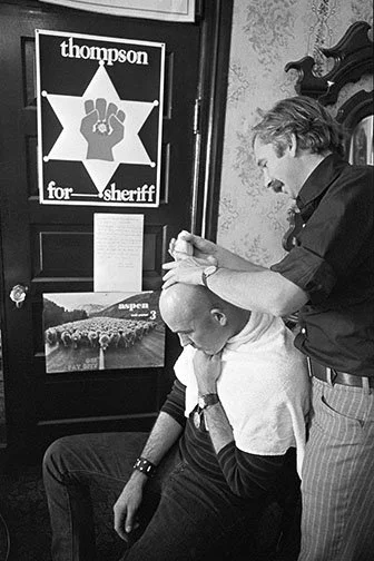 Billy Noonan shaving Hunter Thompson's Head