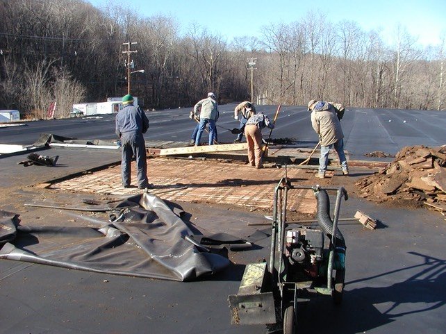 John and Michael Luchesi and a crew from Barrett Roofing volunteered time and materials to remove the old roofing, stripping down to the steel a few days before the crane was scheduled to arrive. CAMA volunteers assisted in removing the roofing.