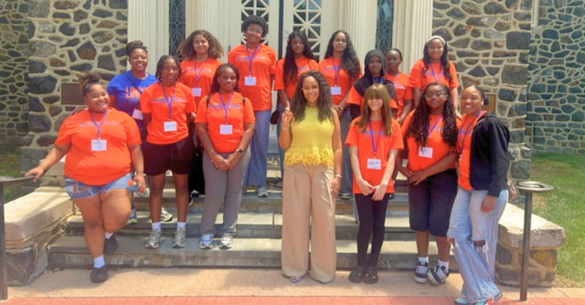 Young women of the Brightside Sismantle project