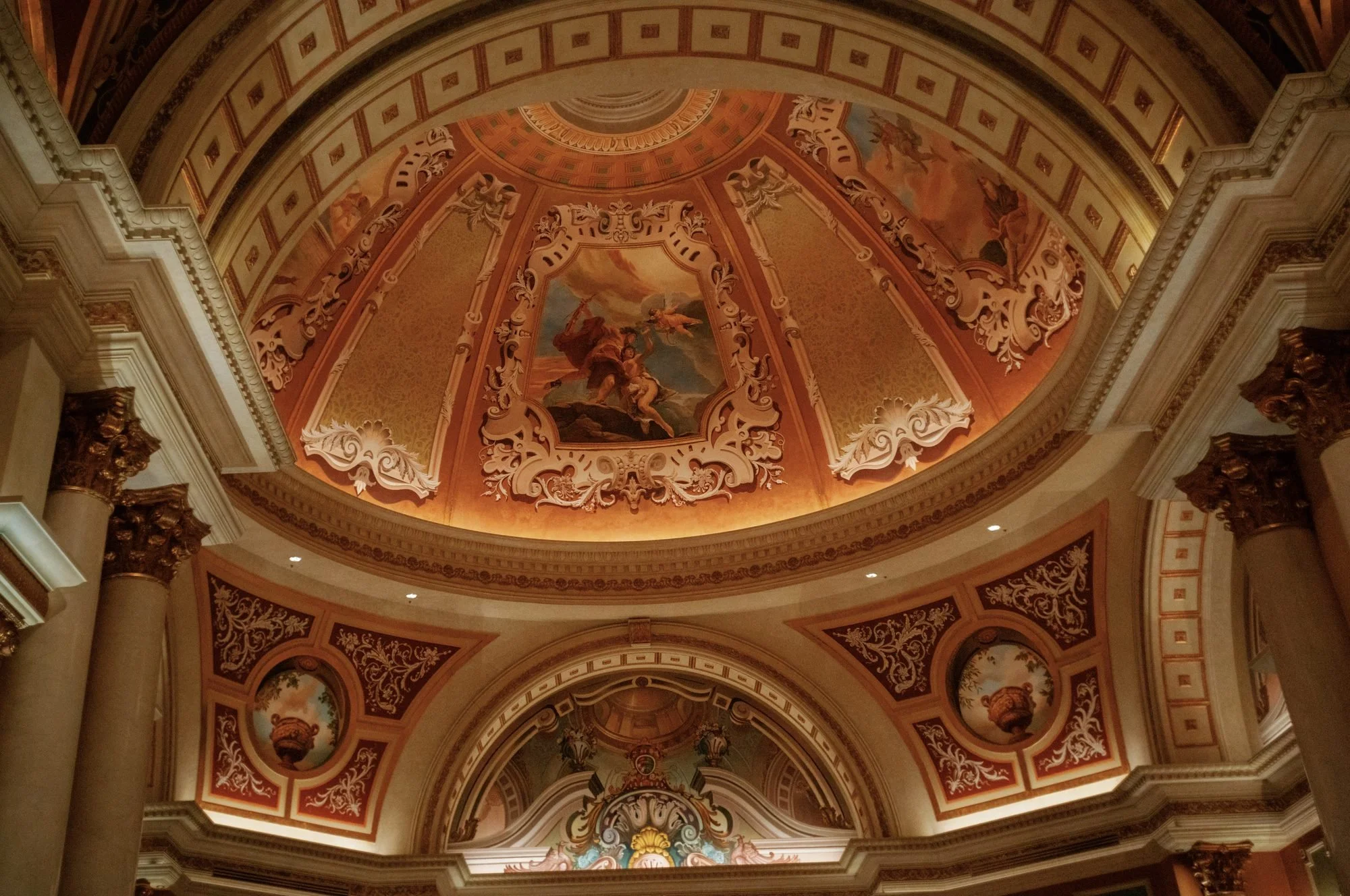 bl-exp-22-vegas-gold-ceiling.jpg