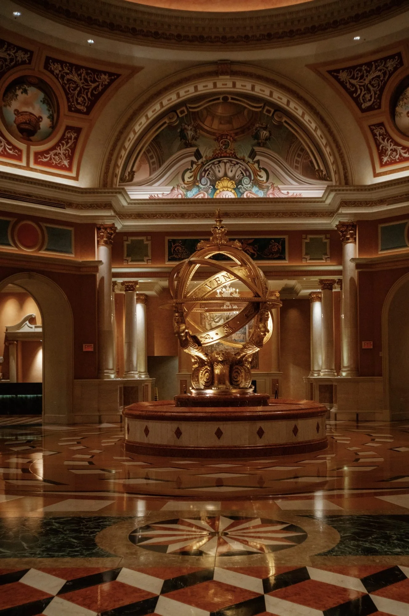 bl-exp-21-vegas-gold-lobby.jpg