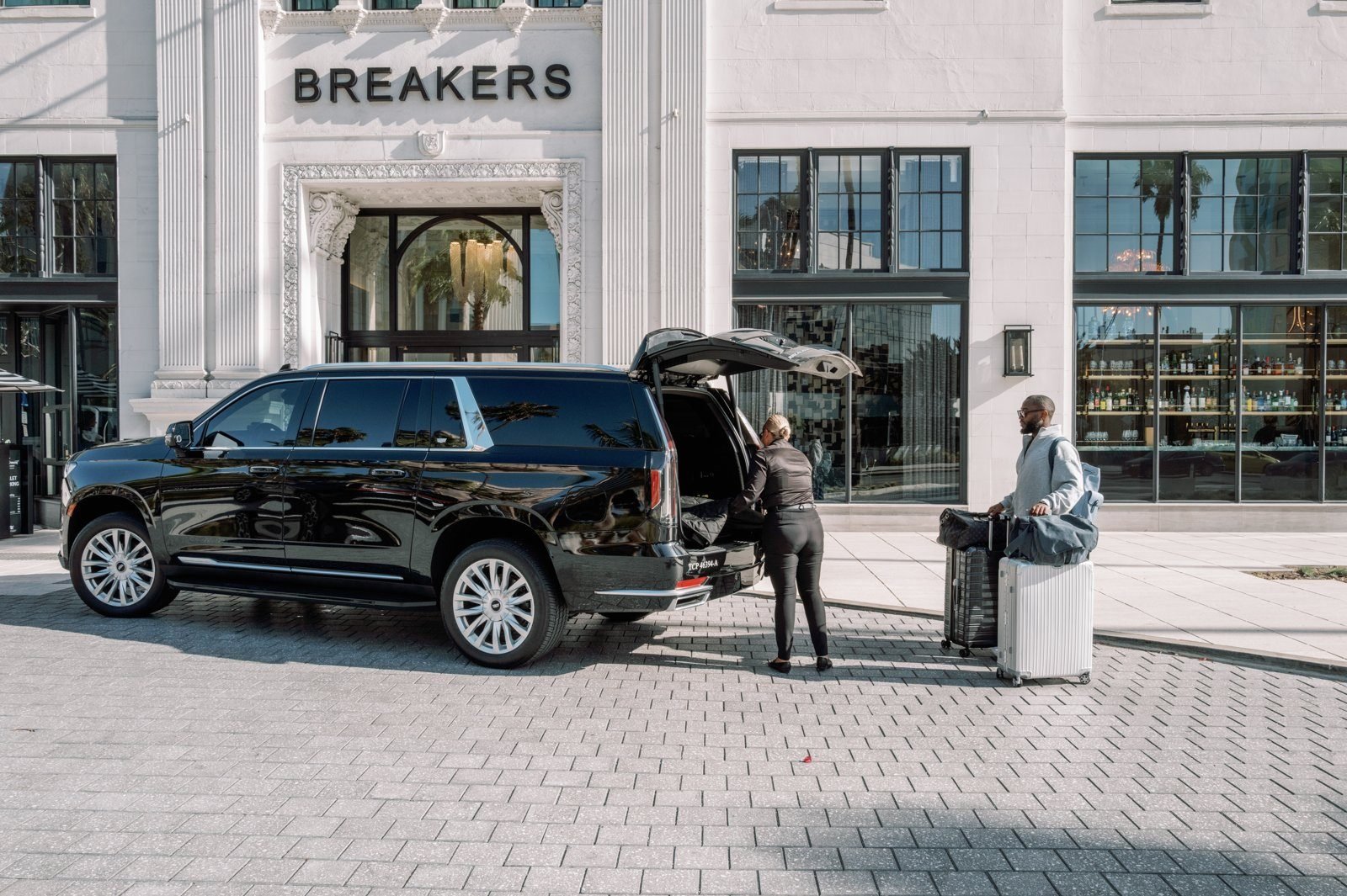 bl-exp-24-breakers-arrival.jpg