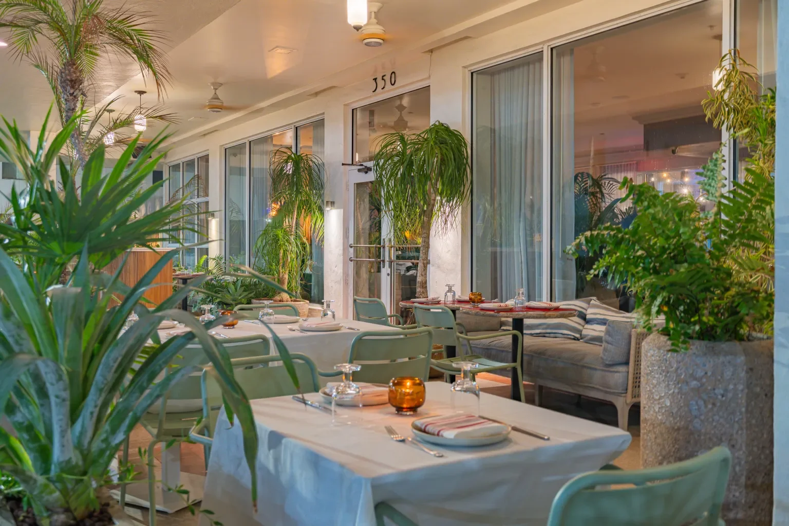 Cleo-Interior-Images_table.webp