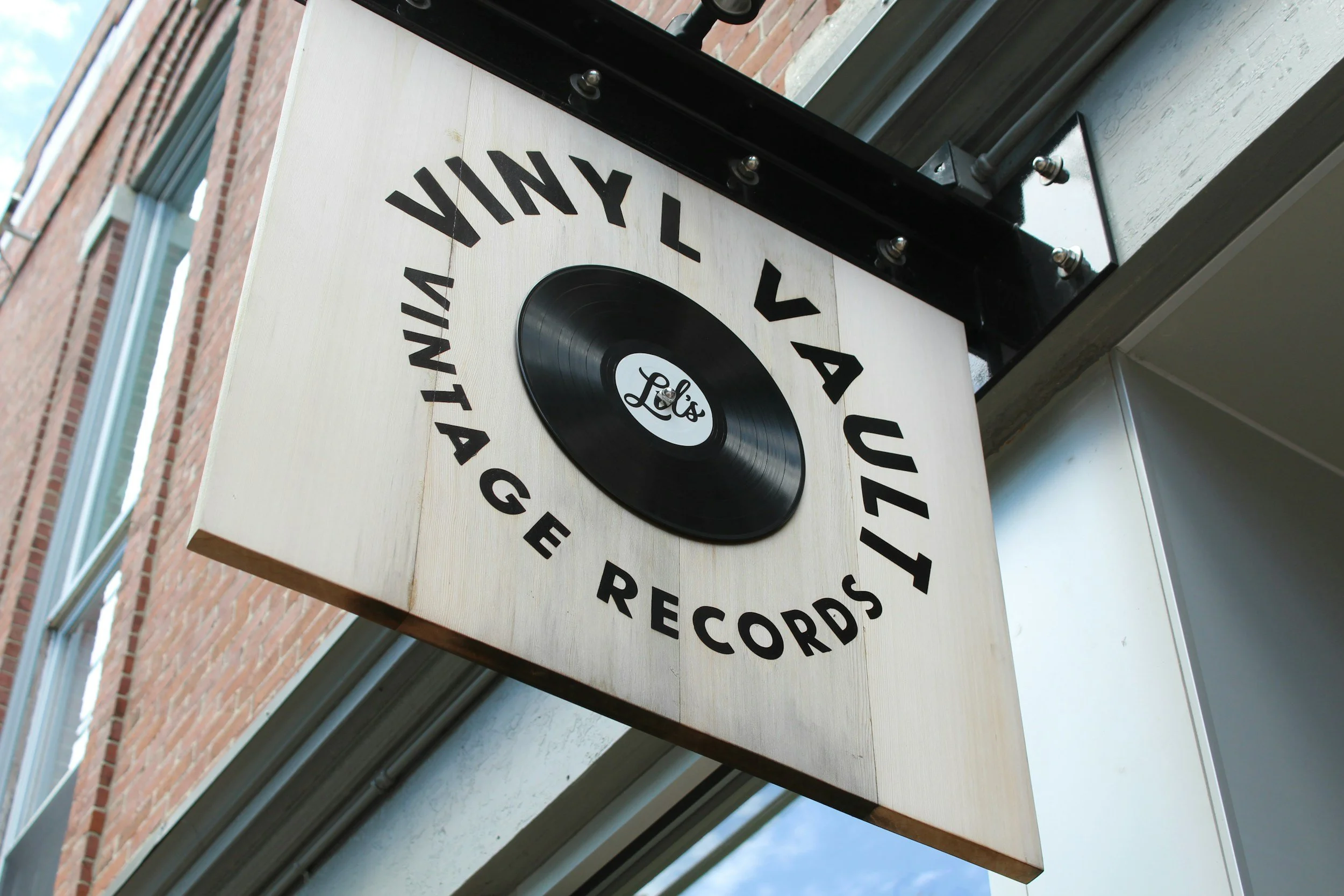 Signboard for Volt Vinyl Vinylny Vinyl/Records with a vinyl record graphic in the center.