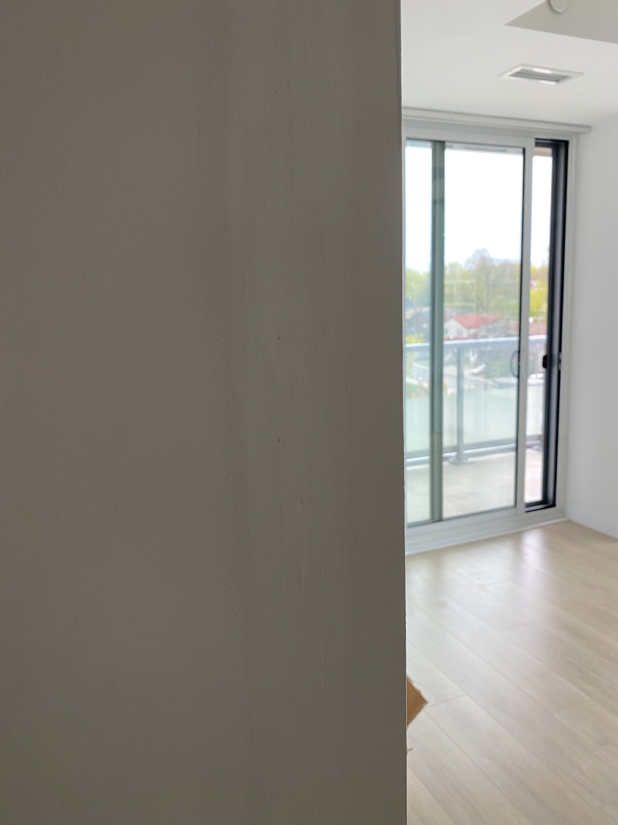 Drywall corner smoothed and finished in a Richmond Hill condo. Clean lines and professional surface prep