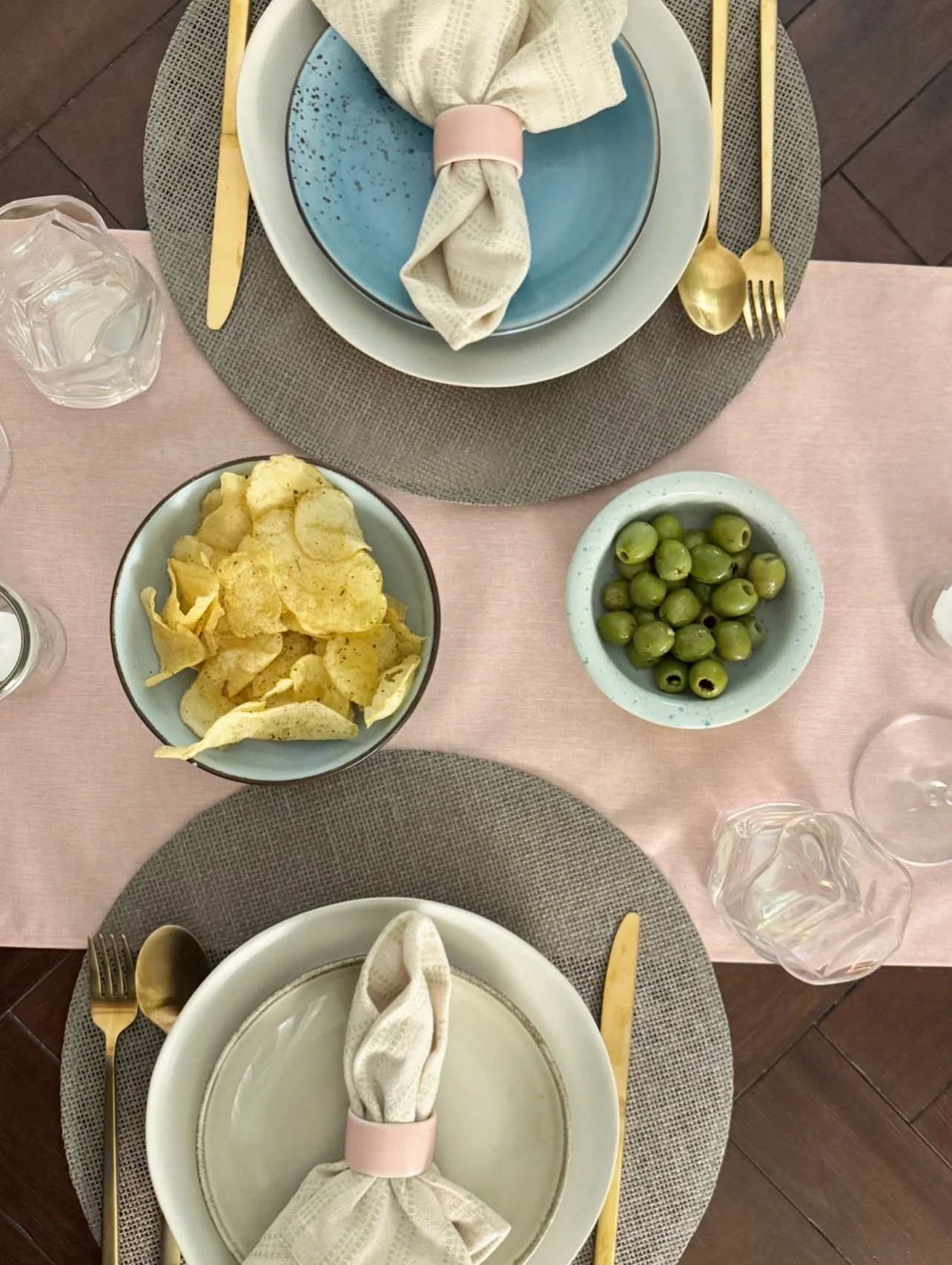 Designing your space is a form of self-expression, it&rsquo;s where your identity meets your daily rituals.🫧

Aesthetic pieces don&rsquo;t always require a huge budget. Found some of these pieces at @sostrenegrene. 🍯🍽️🌷(unpaid advertising)

Knowi