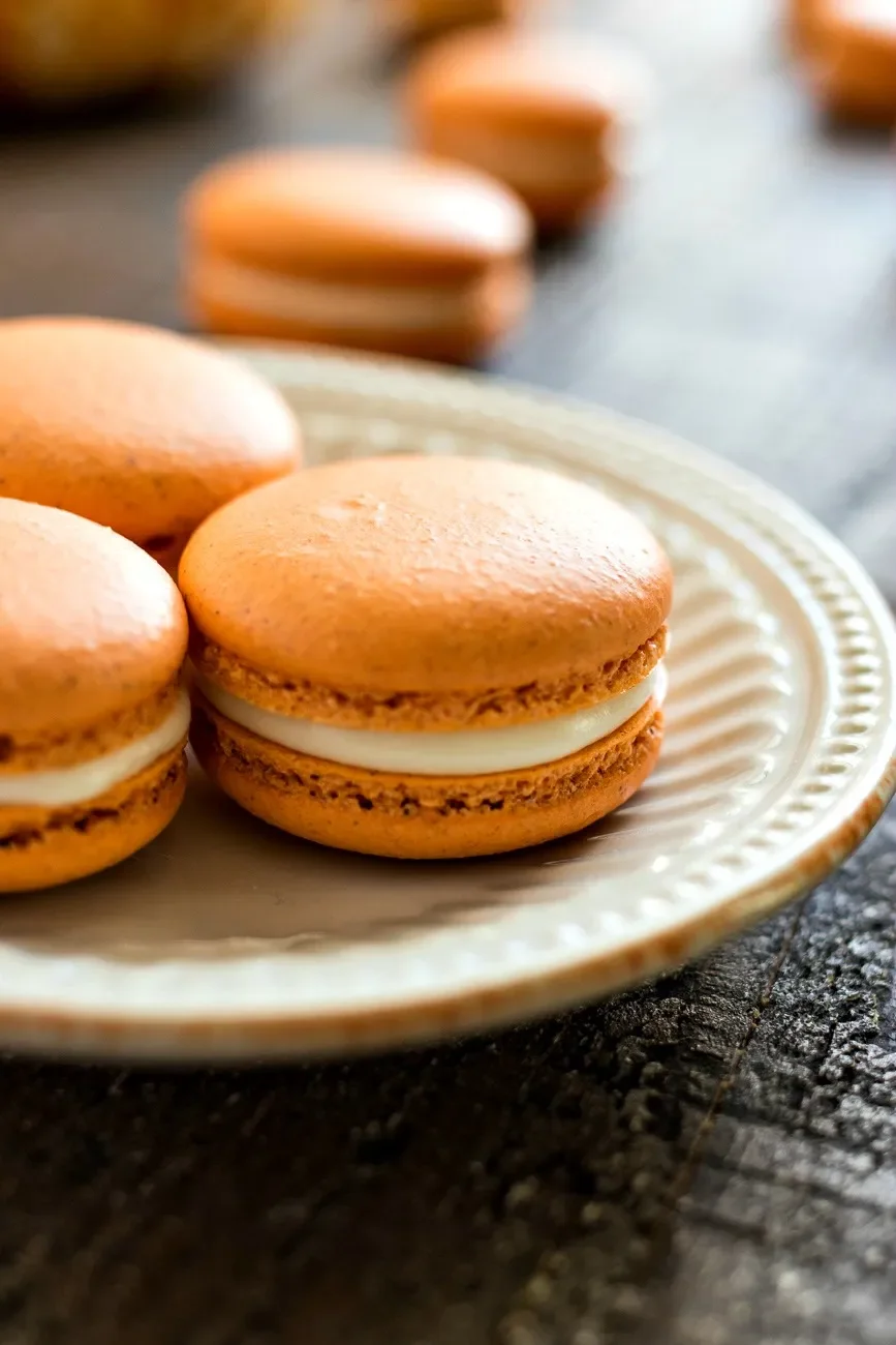 Pumpkin-Cheesecake-Macarons_IMG_8283.webp