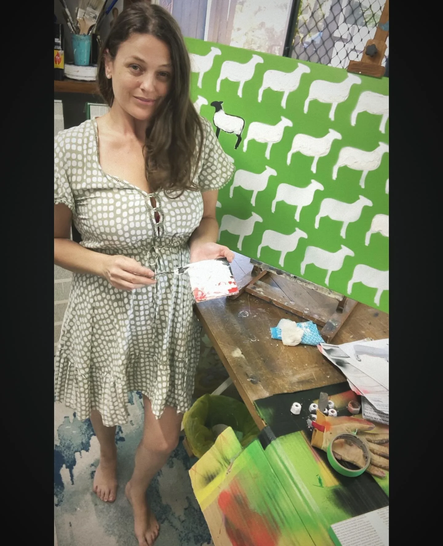 🐑Just counting sheep&hellip;in the day time!😅Adding texture layers to them and a couple of Lobsters🦞 
👩&zwj;🍳I always feel like I&rsquo;m playing with icing! #sofun 
.
.
#sheep #blacksheep #theblacksheep #farm #farmanimals #flockofsheep #sheeppa