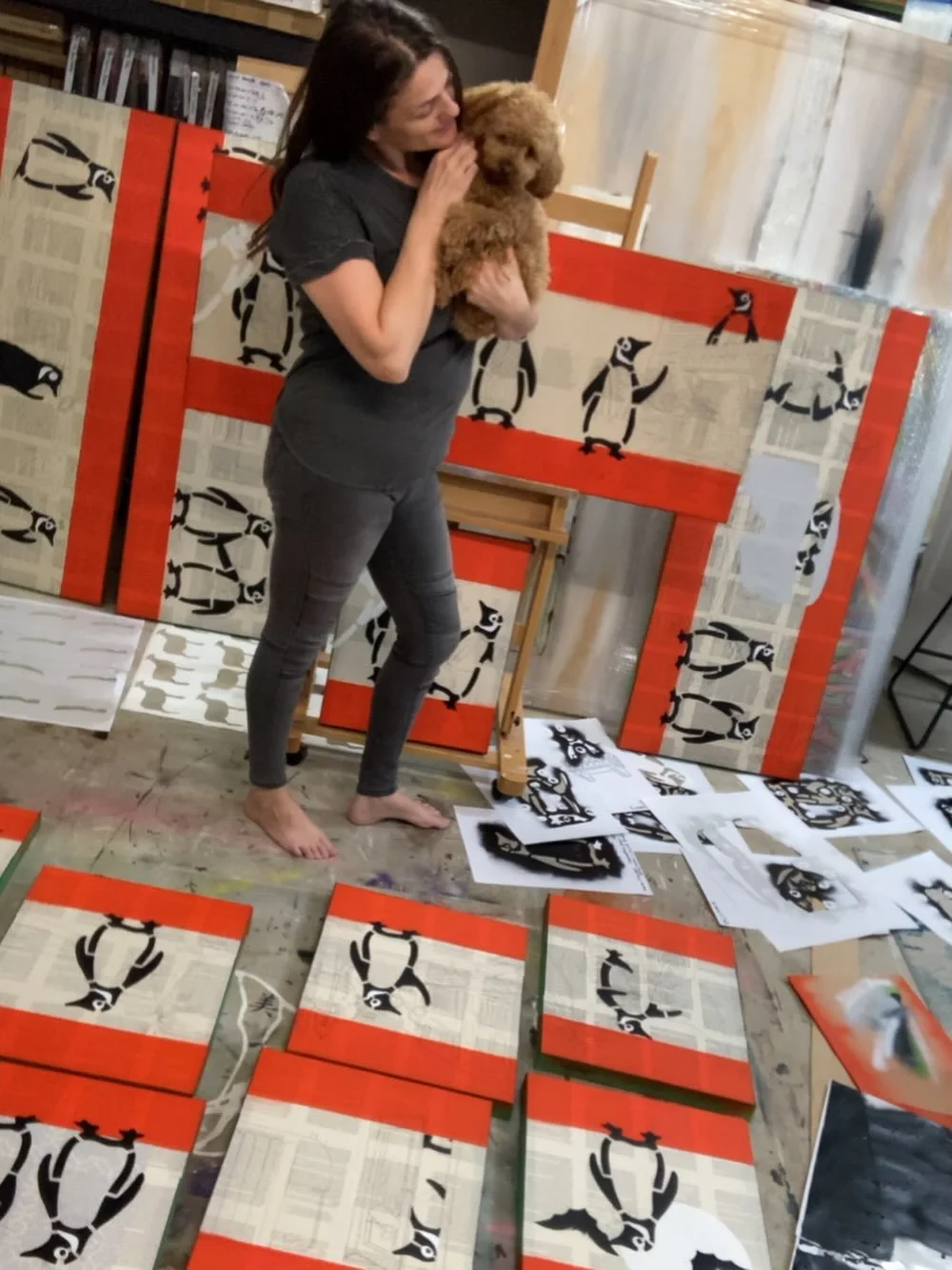 🐶Night time in the studio with my assistant Daisy! 💫💕 #lovemydog 
.
.
#art #artist #artprocess #penguin #penguinbooks #books #book #bookcover #literature #library #bookshelf #puppy #puppylove #cavoodle #womansbestfriend #mydog #happy #ilovebooks #