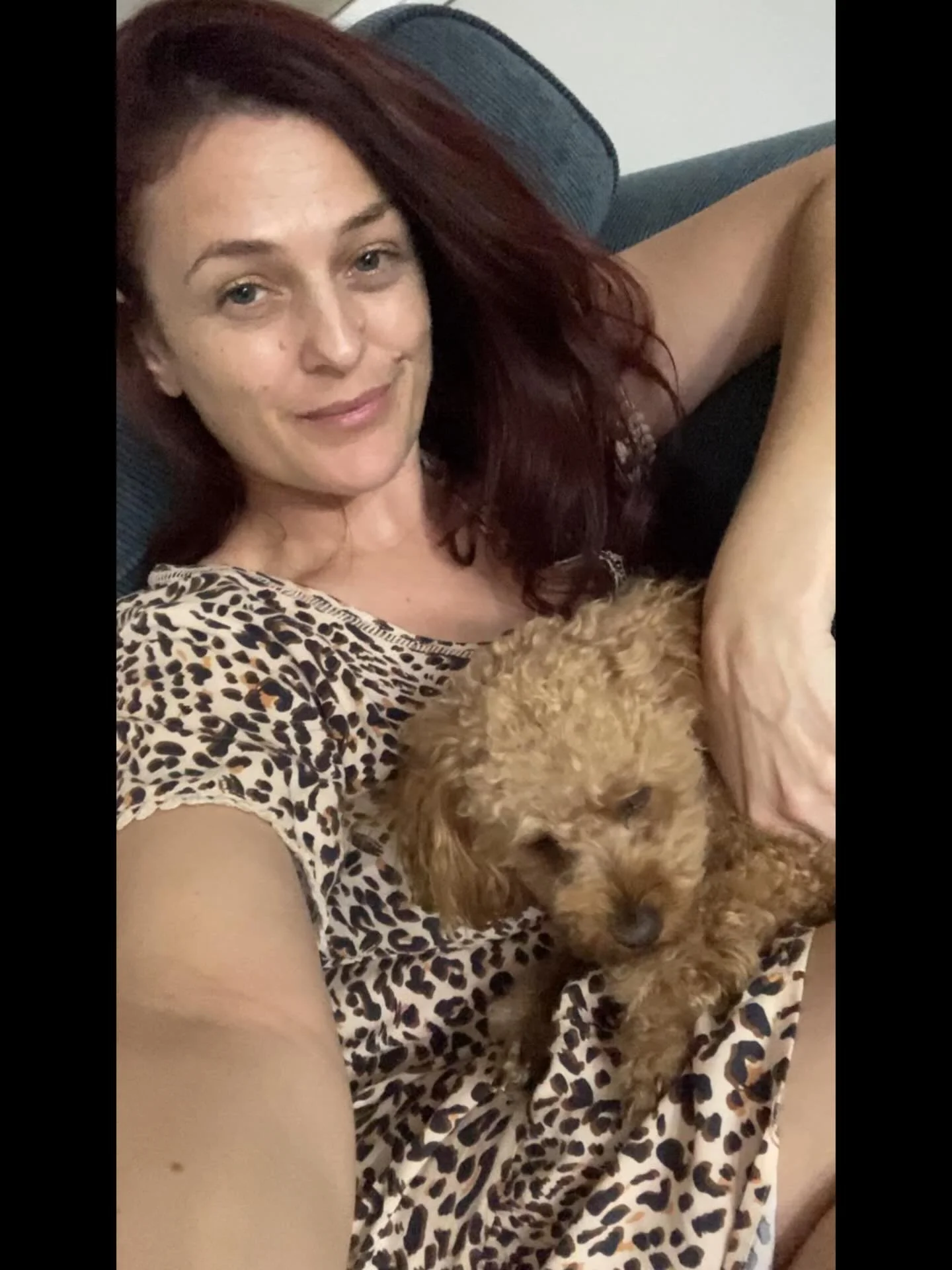 🐶⛈️Just listening to the rain with Daisy! Hope everyone is having a lovely evening or day! 🥰🧸#puppytherapy #puppycuddles #girlsbestfriend
.
#puppy #toydog #toycavoodle #relax #therapy #happiness #lovemydog #doglife #dog #dogs #doglovers #myhappy #