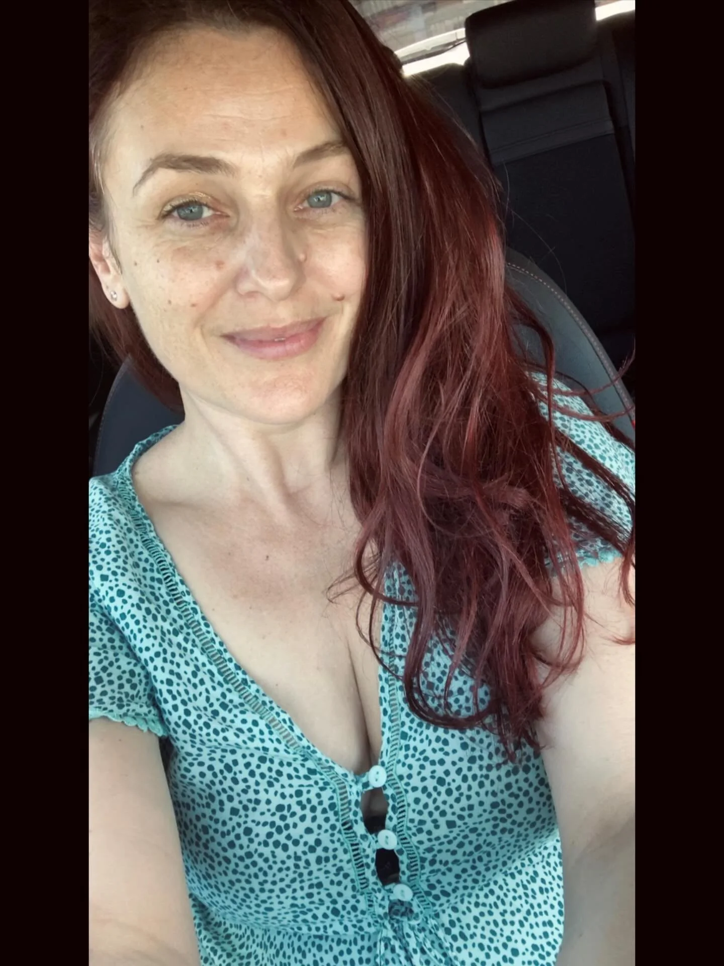 🚗💫&hellip;So I bought a new car last week! It&rsquo;s so fancy-schmancy! I love it! ❤️or should I say her! My &ldquo;Beauty&rdquo;🥰and who doesn&rsquo;t love that new car smell! It&rsquo;s the best! and she drives like a dream!🌸😊 
.
#hybridcar #