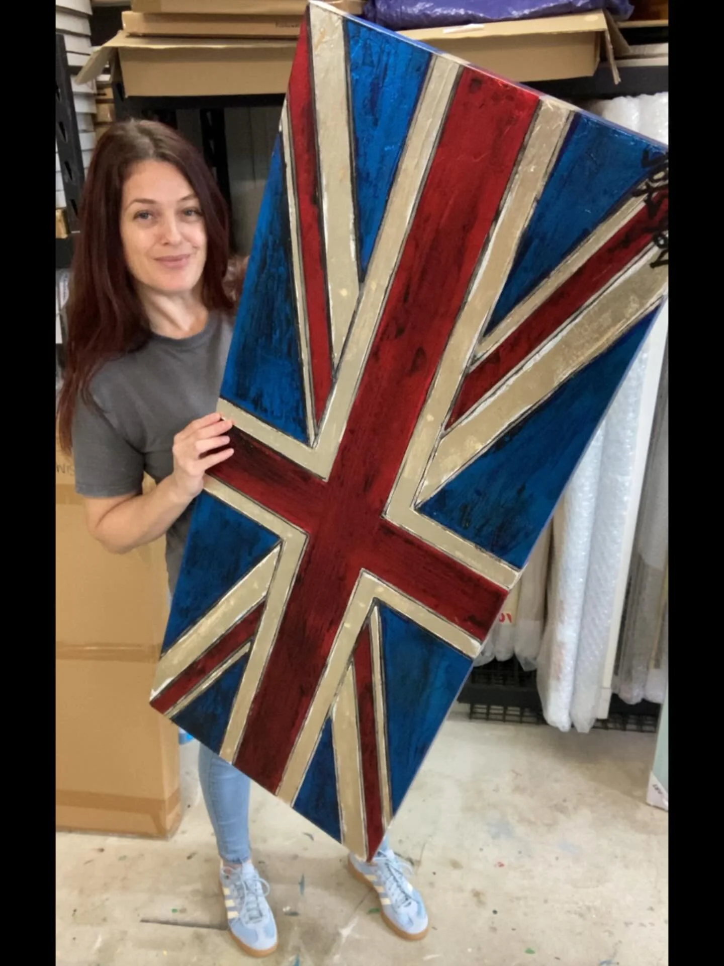 🇬🇧❤️I sold my distressed Union Jack Painting! This was super fun to make! Layers of texture paste, paint, aerosol, ink and foil paper! Thanks to my new collector!💕and @bluethumbart 💙
.
#popart #texturedpainting #unionjack #british #mixedmediaarti