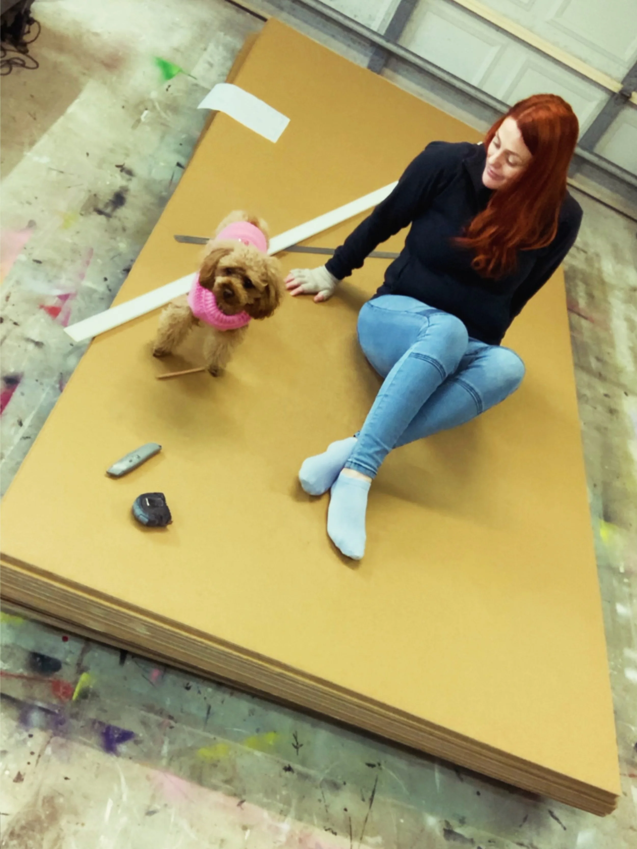 📦Contemplating my life choices&hellip;😂🤦&zwj;♀️ &ldquo;Well&hellip;how did I get here?!&rdquo;🎶
The glamorous side of being an artist&hellip; Cutting 3 metre sheets of cardboard 😳So I can actually fit them in my garage/studio.🎨
.
#artistlife #l