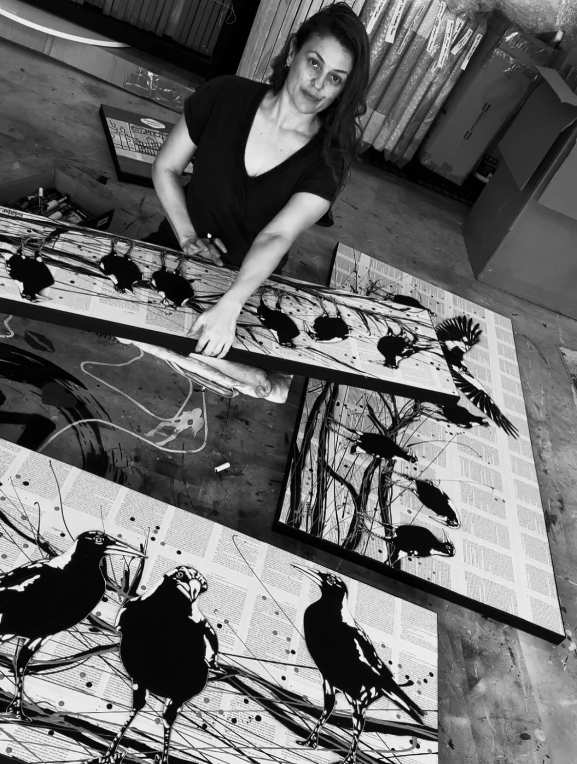 ❤️Me and my Magpies!&hellip;.very serious business!🐦&zwj;⬛😂
💫These birds always bring a little light to my day, and I hope they do the same for my beautiful collectors!🖤
.
#magpie #blackbird #sondbird #bookpahes #stencilart