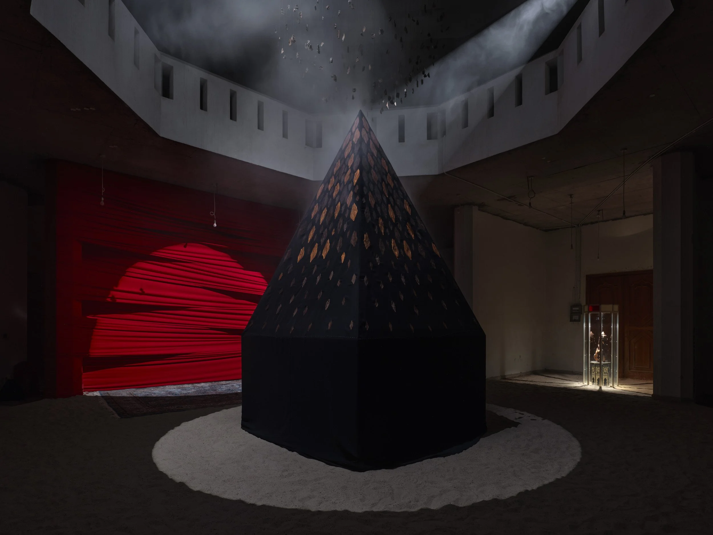 Atrium (Entrance and Incense Burner)
Visitors enter directly into the atrium, an open hexagonal space at the centre of the house.

At its centre sits the incense burner, activated throughout the evenings. Fitted with abaya fabric that functions as a 