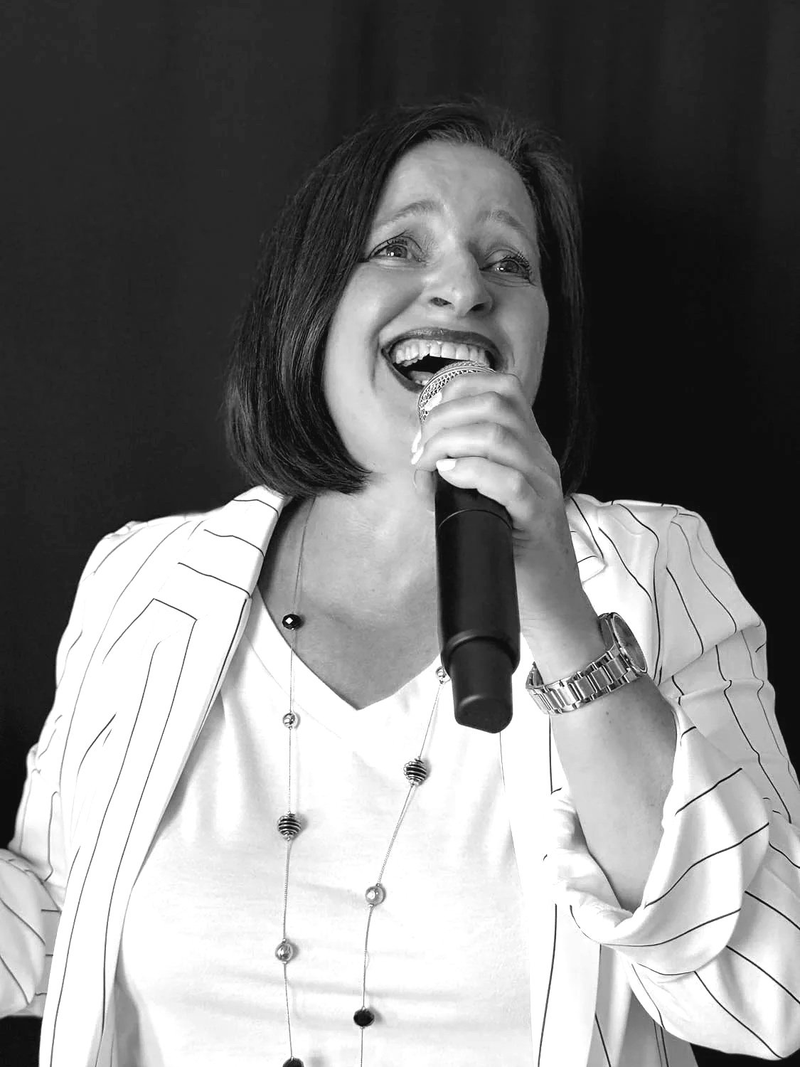 Chanteuse événements entreprises collectivités restaurants bars casinos Normandie