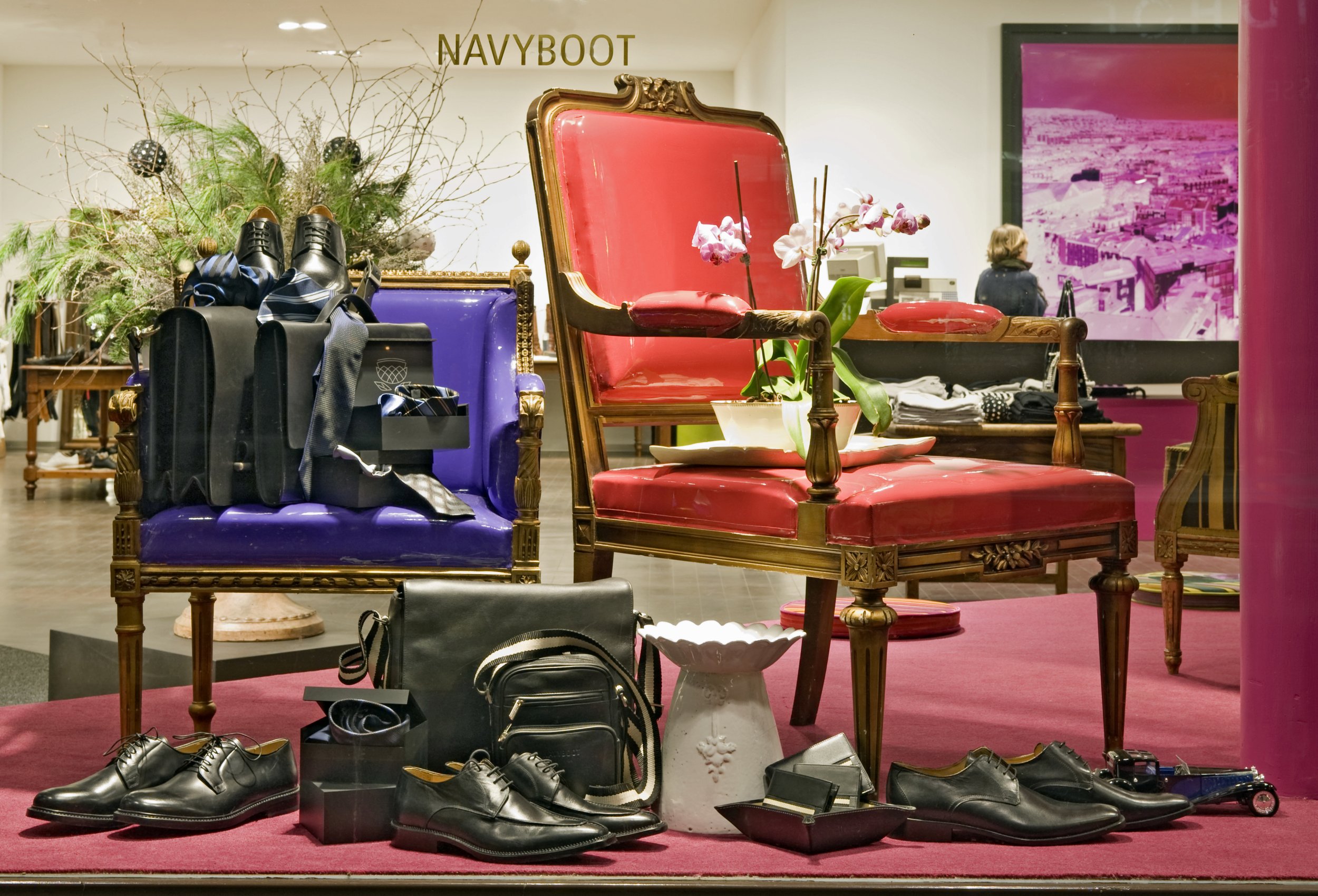 r.mingrone_visualmerchandisng_navyboot_2..jpg