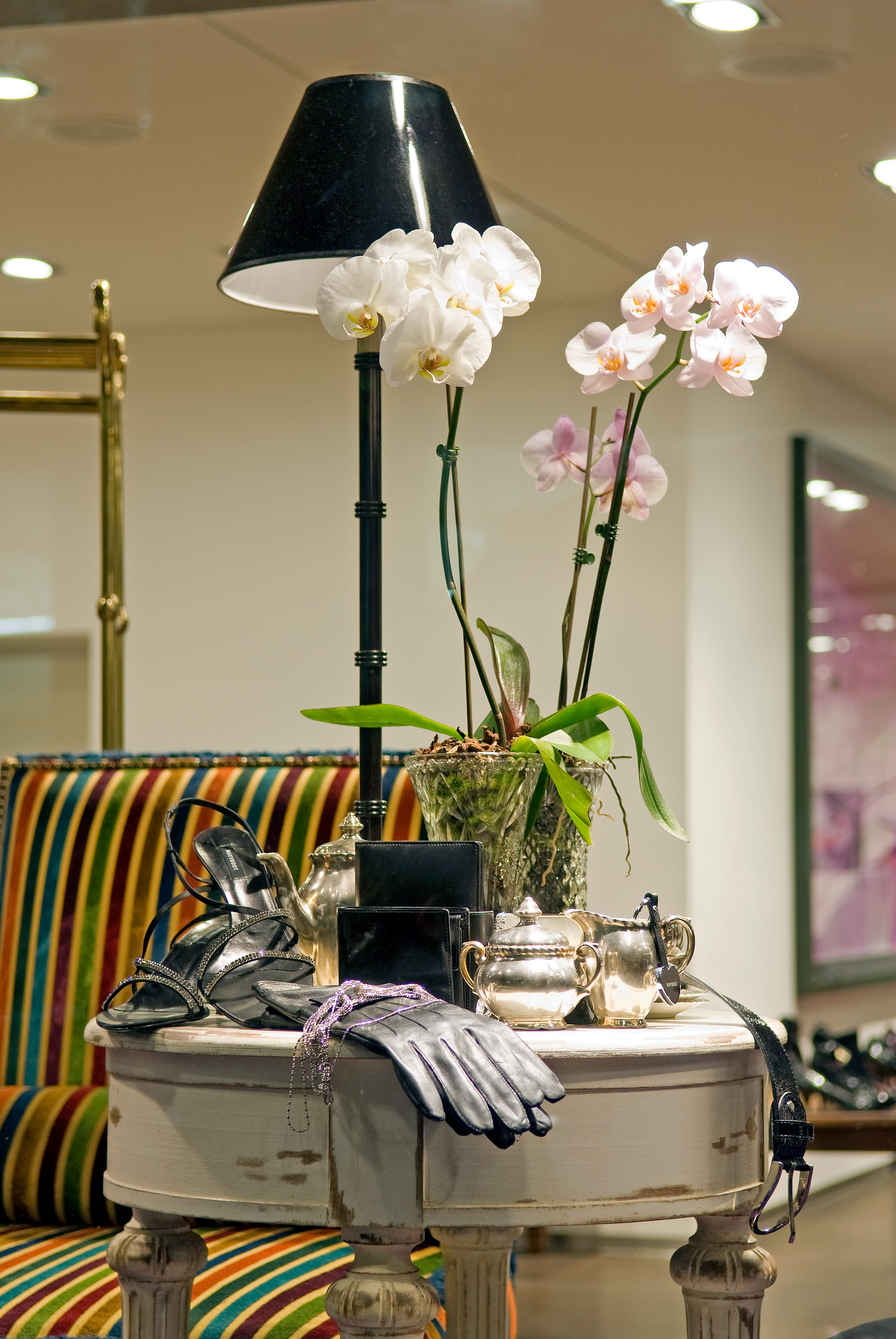 r.mingrone_visual merchandising_navyboot_5.png