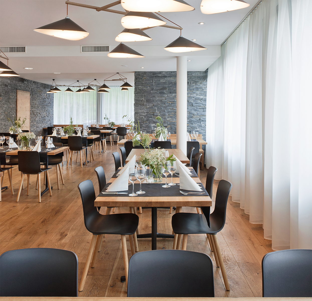 Restaurant Flaschen N°3 Rossana Mingrone_.png