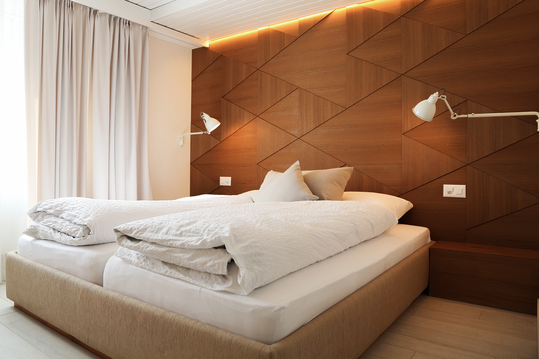 Hotel Flaschen Room N°5 1.1. Rossana Mingrone png.png