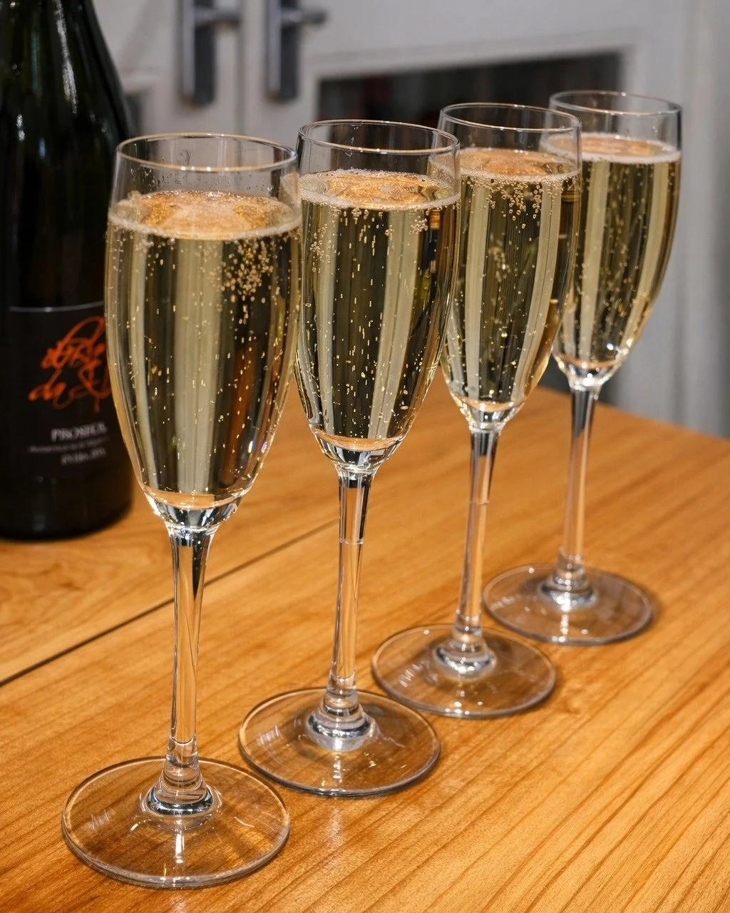 Happy Hour is calling 🥂

Choose from pints, house wines, or prosecco - all just &pound;4 per glass or pint!

Come down and treat yourself: you've nearly made it through the first month of the year. ✨

⏰Available from Monday to Friday, 3&ndash;6pm. 
