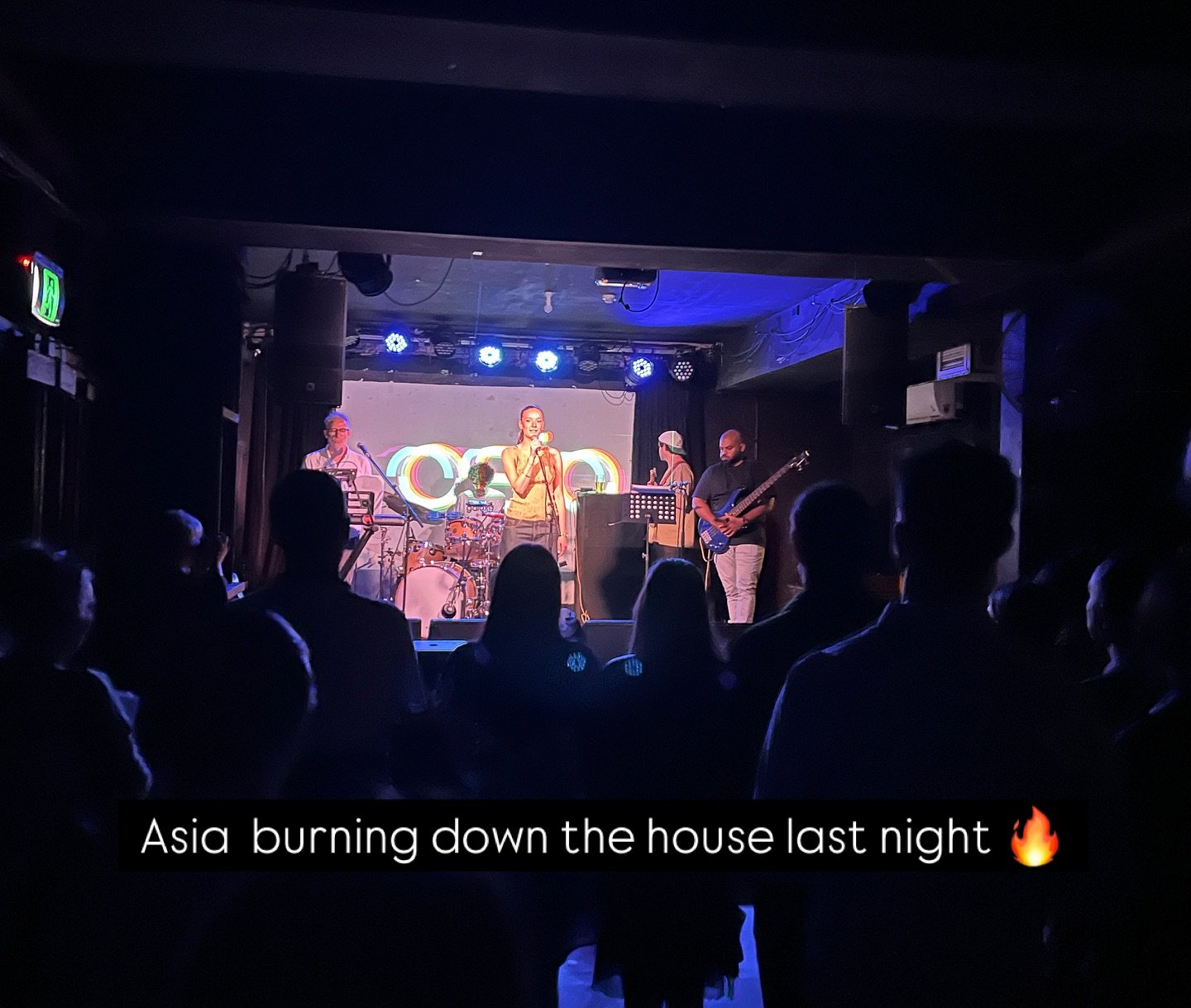 Congrats and thank you 🙏@asiaasmusic on an amazing set at @theworkersclub last night. Amazing. #altpop #rnb #onething #slayed 

@prajeevanjoseph @jordanosteraas @stirlingondrums