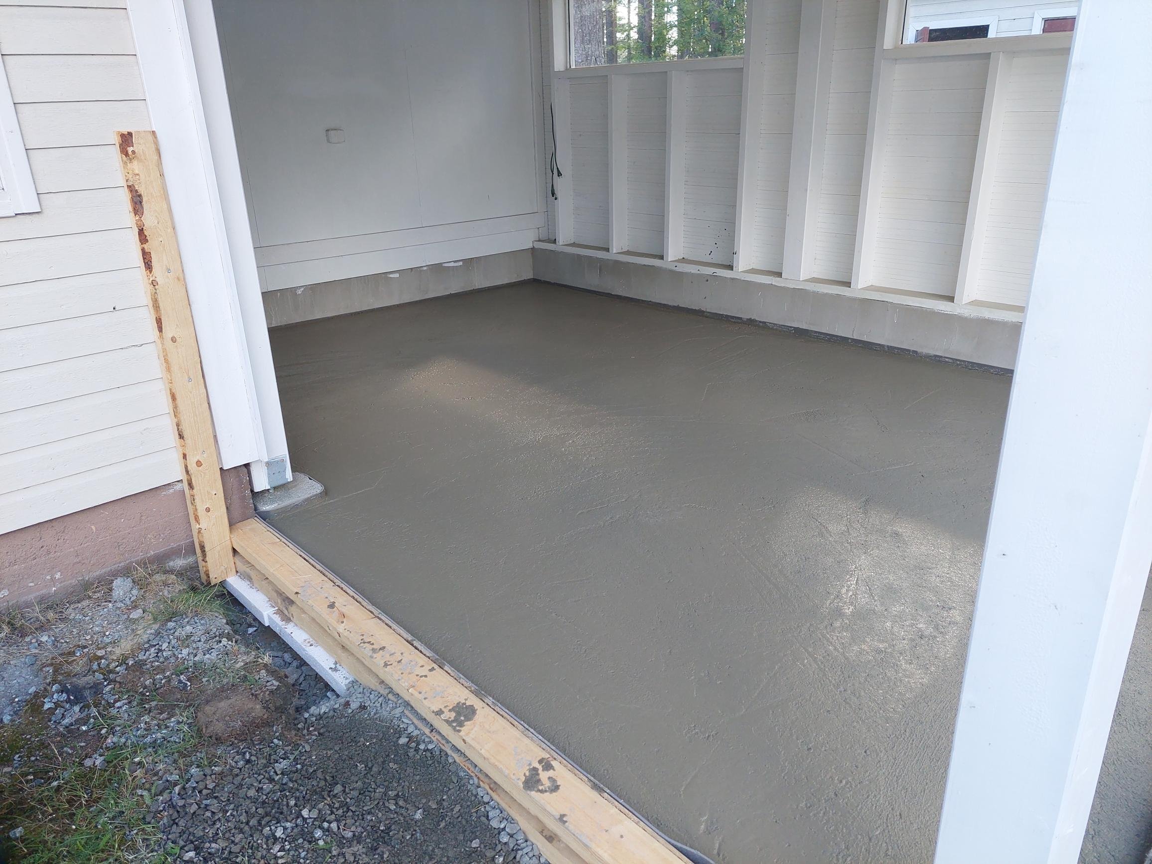 Uudiskohteen betonilattian valu ja tasoitus Rukalla.