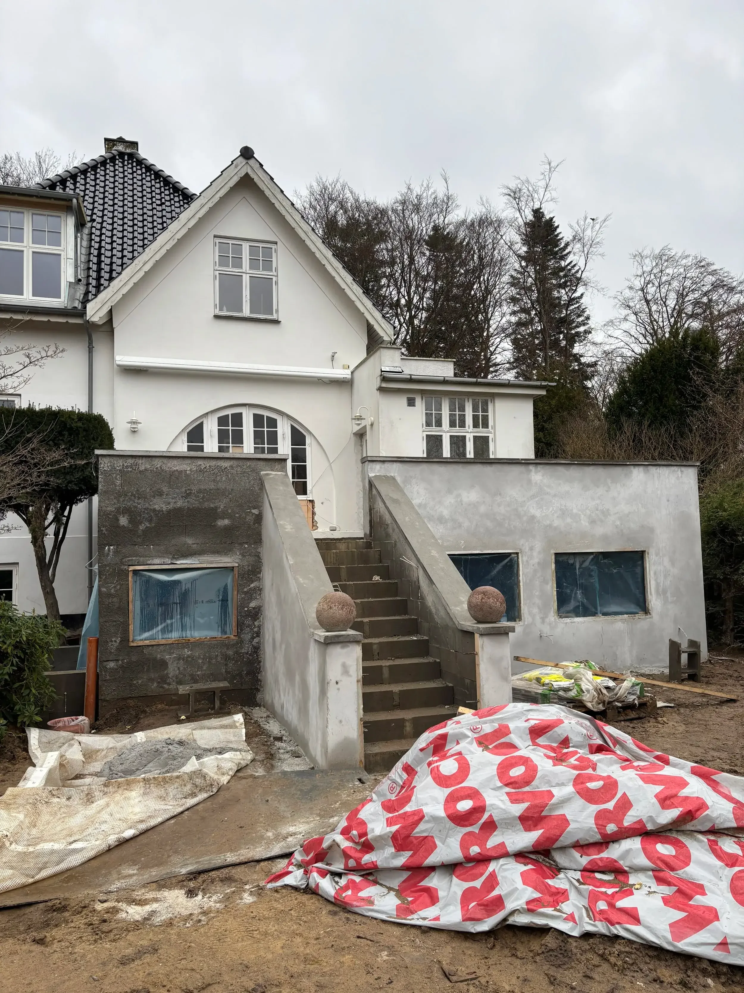 Tilbygning under opførelse på ældre villa i Nordsjælland – Greyscape