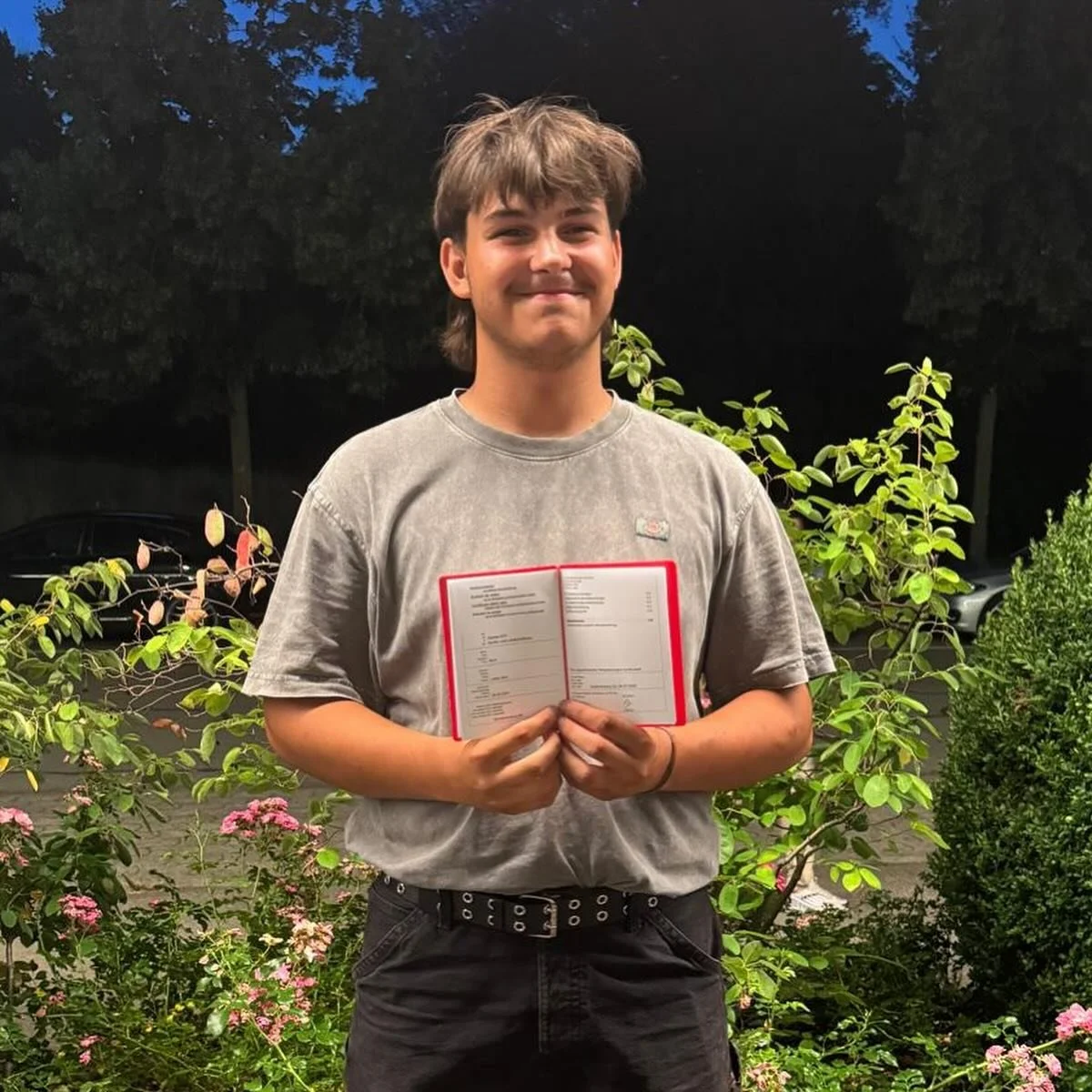 🎉 Geschafft! 🎉

Wir gratulieren Lewis ganz herzlich zur bestandenen Lehrabschlusspr&uuml;fung!

Mit viel Einsatz, Neugier und Durchhaltewillen hast du deine Lehre erfolgreich abgeschlossen &ndash; wir sind stolz auf dich! 💪🌱

Es freut uns besonde