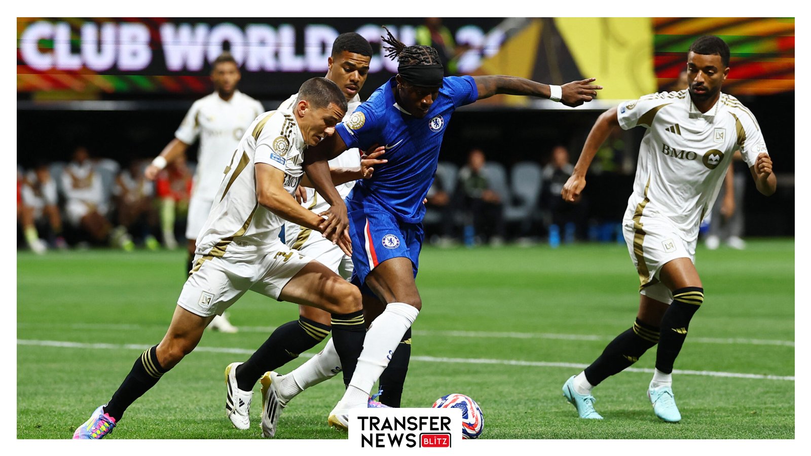 Noni Madueke on the ball for Chelsea.