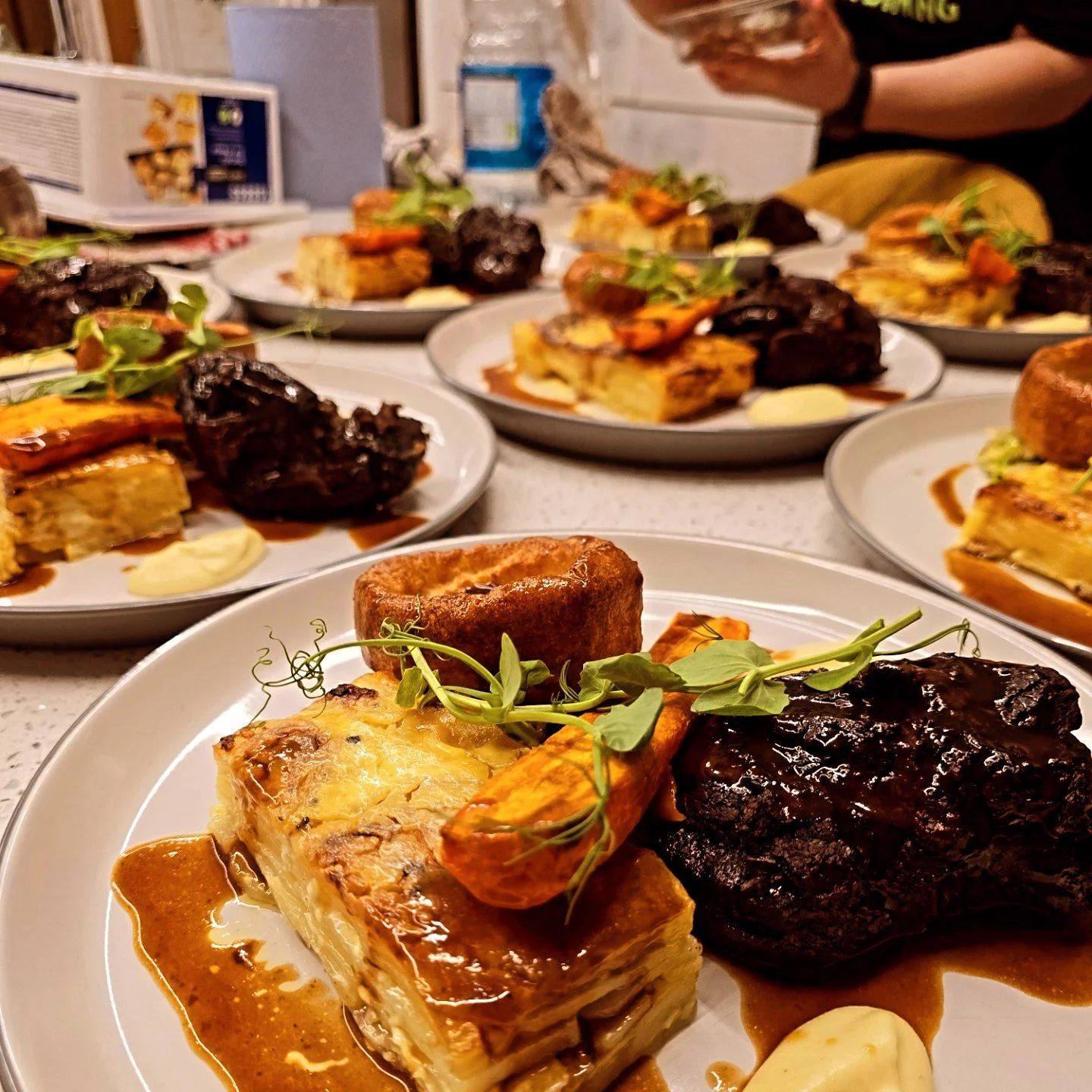 DOUBLE BOOKING 

Big shoutout to @sarahaines12 who celebrated who 60th birthday with us couple of months back , we did a lovely grazing table on the Saturday for her party then on The Tuesday we came back and did this amazing meal for the family, we 