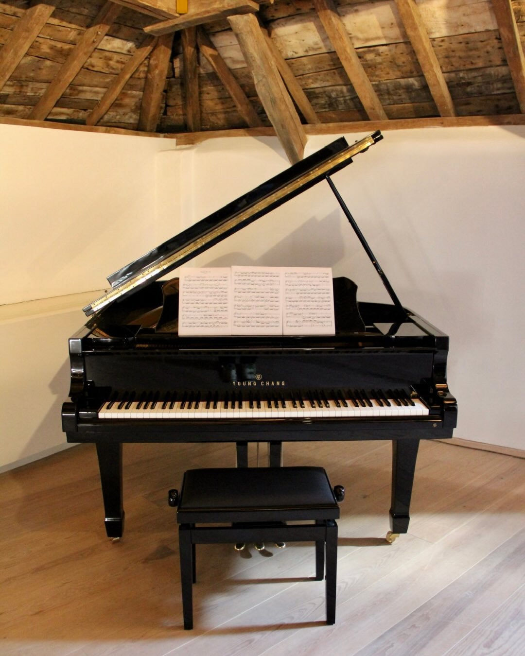 Piano lessons at PLEK 
A calm space to learn and play

Kids &mdash; 25&euro; / 30 min
Adults &mdash; 50&euro; / 60 min

Book your lesson &darr;
info@plek-groenendaal.com

PLEK
organic &bull; local &bull; seasonal
